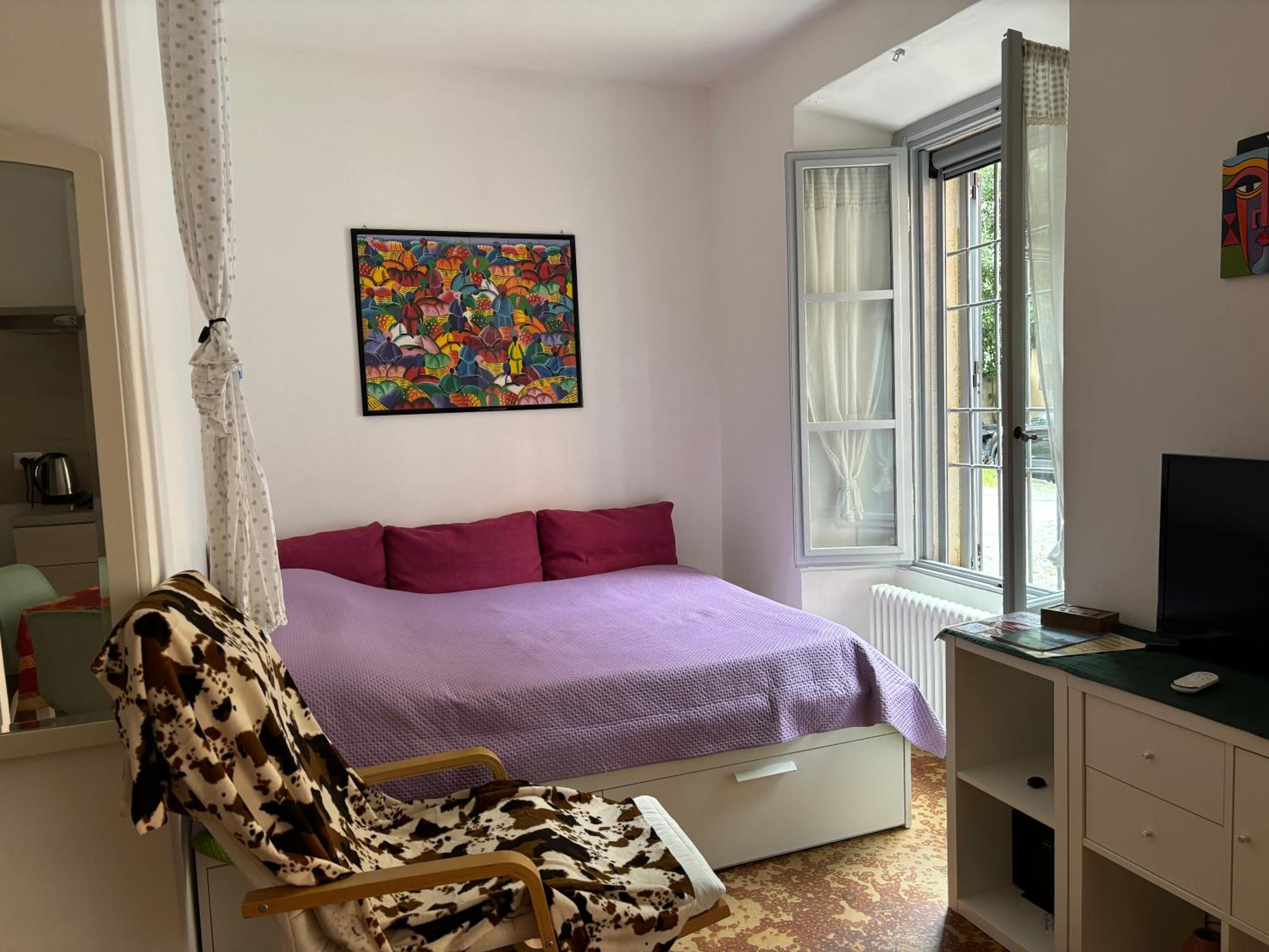 Friendly Africa Room Como Center view 4