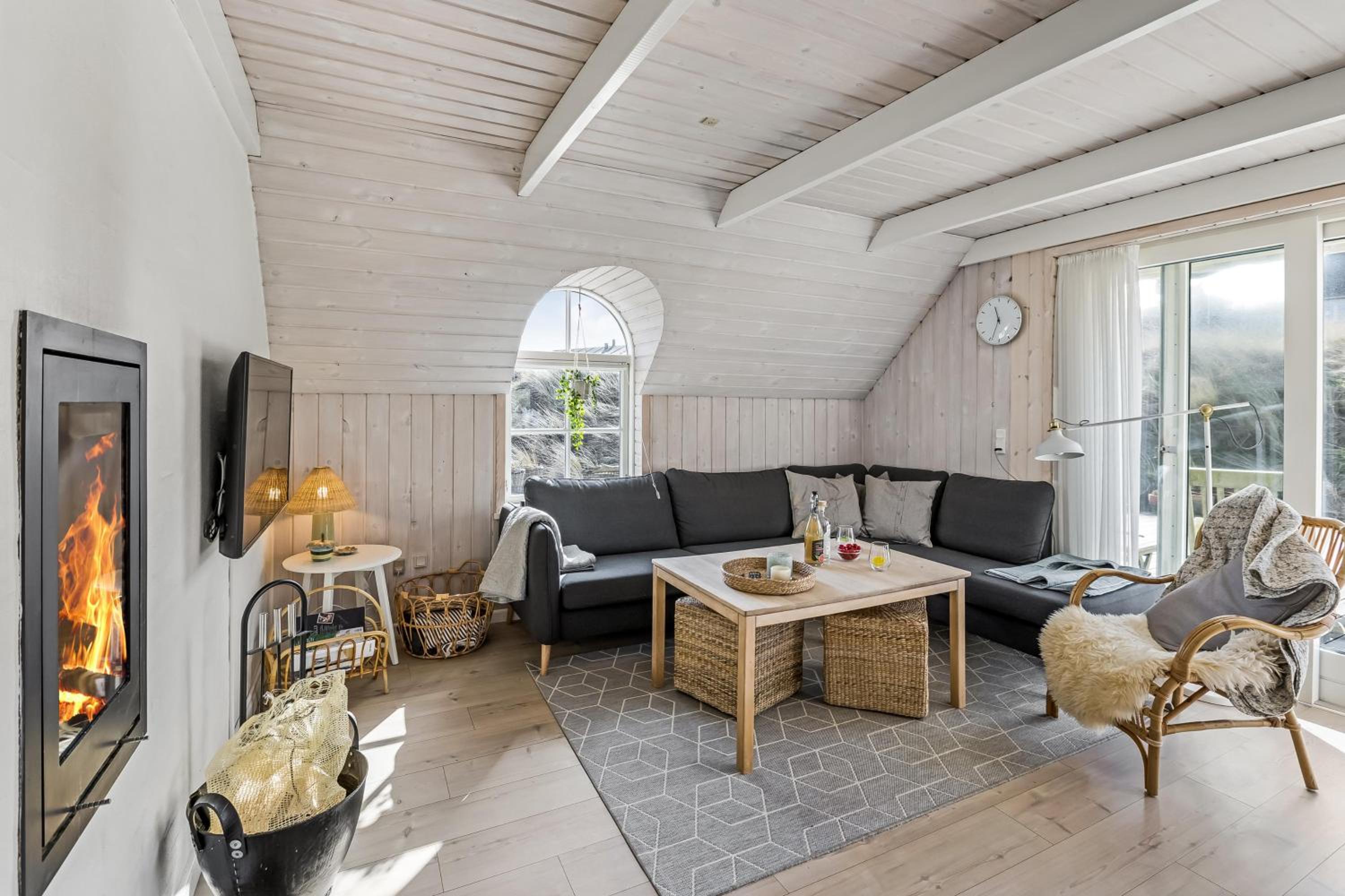 Lovely Thatched Holiday Home With A Large Annex - 1029 view 3