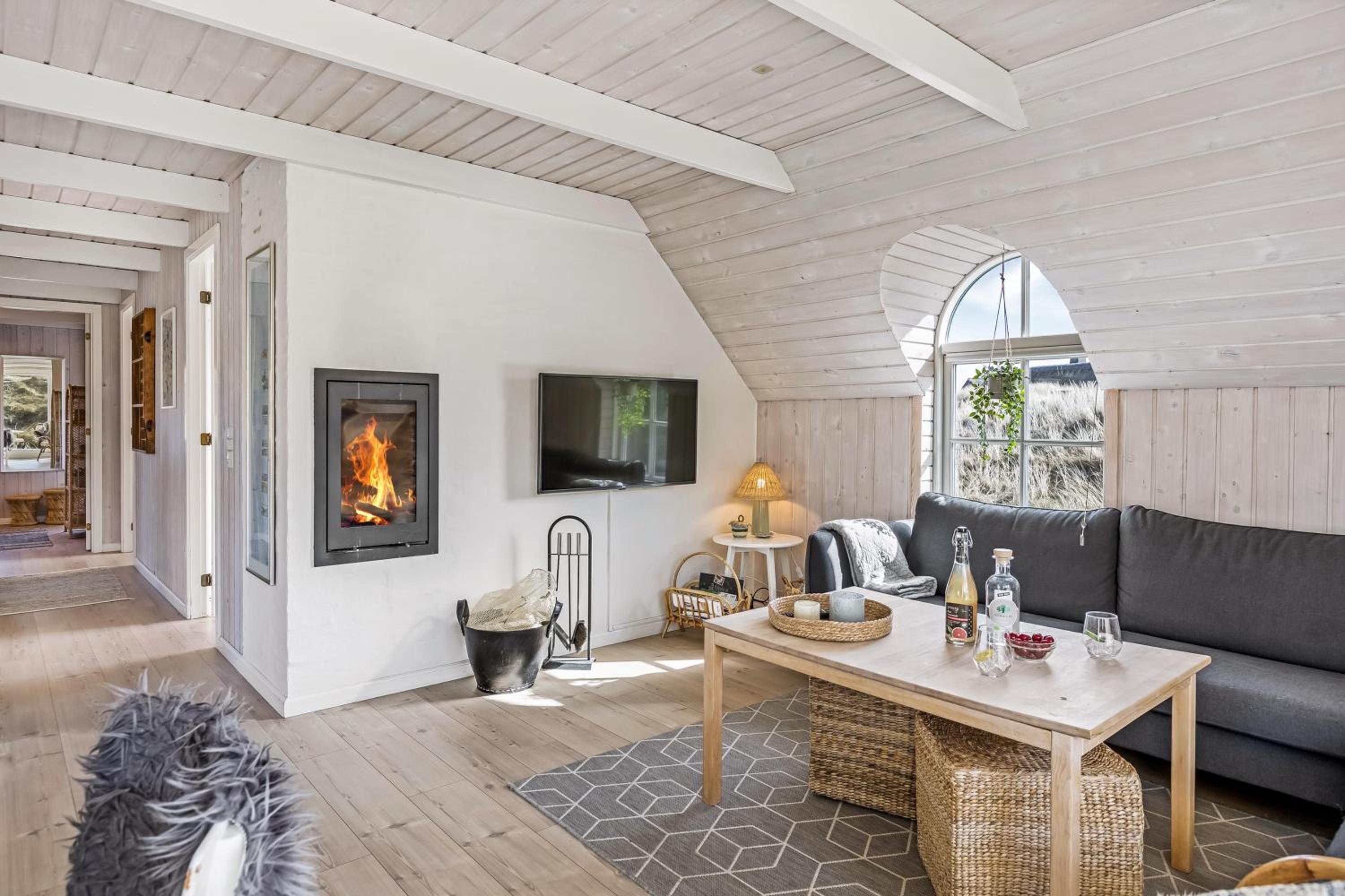 Lovely Thatched Holiday Home With A Large Annex - 1029 view 4