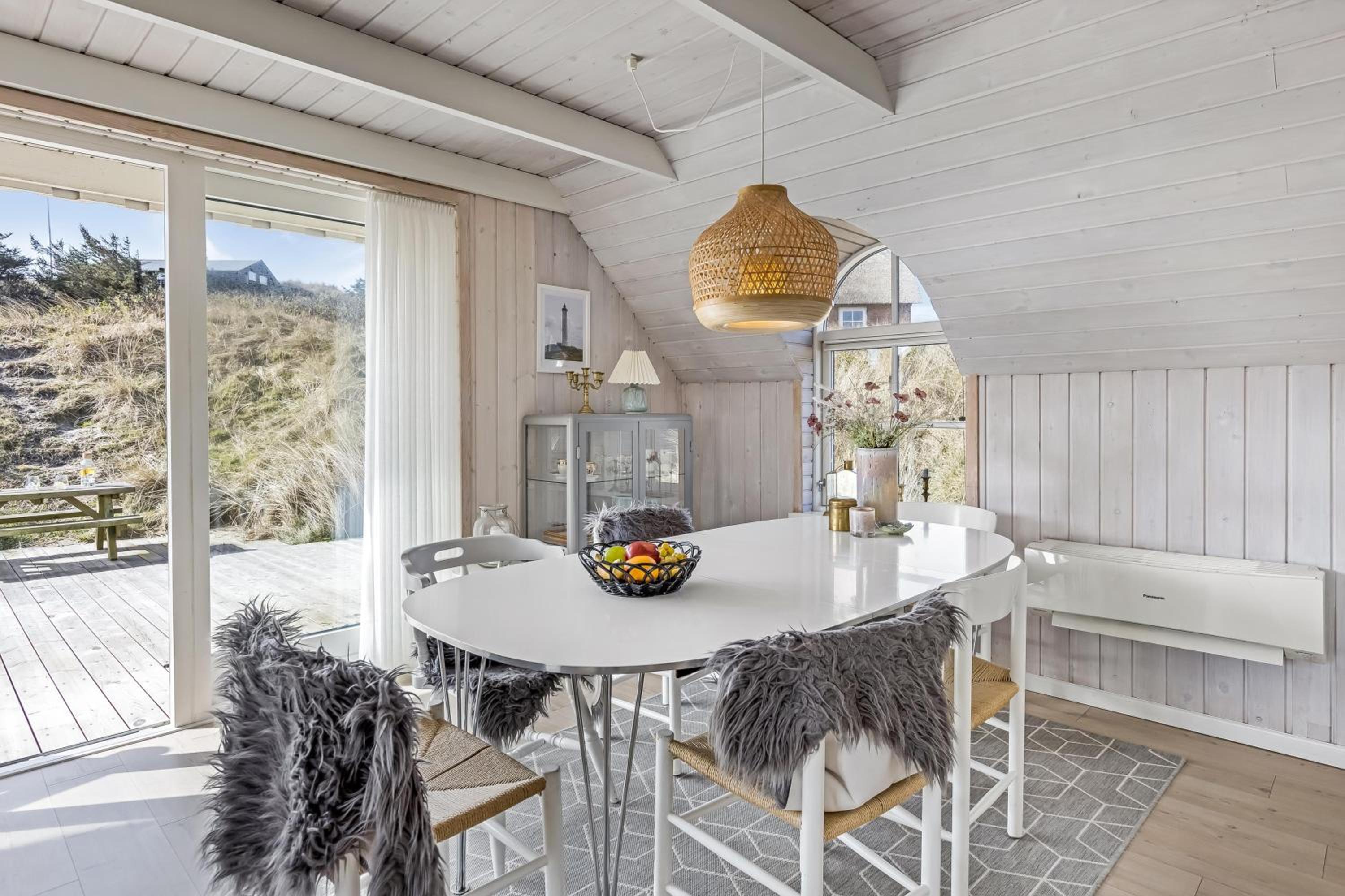 Lovely Thatched Holiday Home With A Large Annex - 1029 view 5