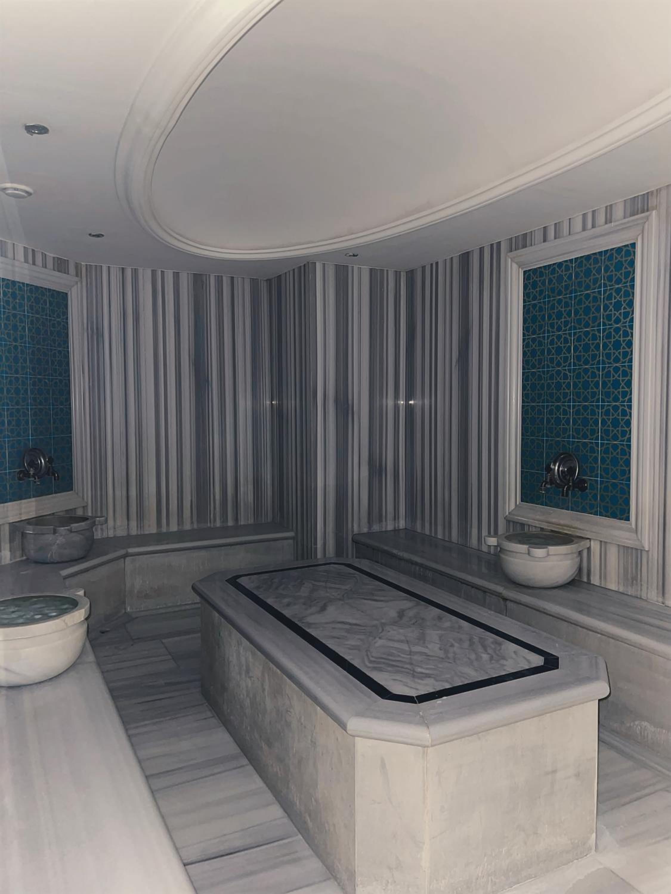 Luxury 2BR Condo Terrace&Sea View + Shopping Mall