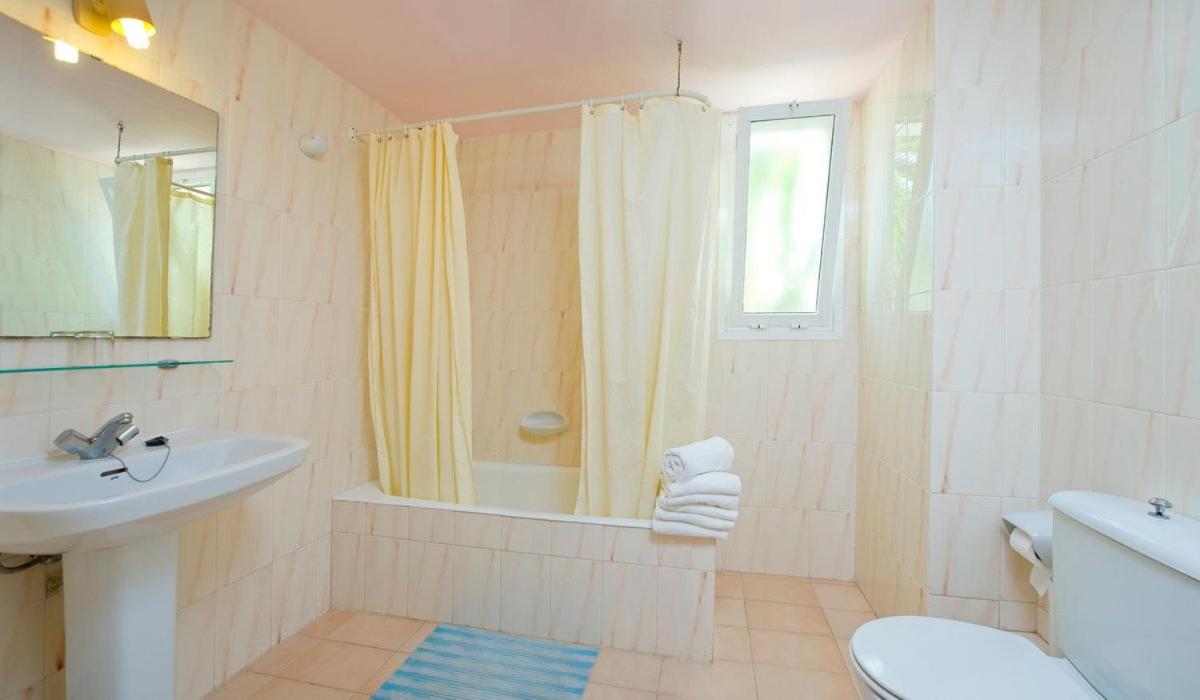 Apartamentos Cala LLonga Playa