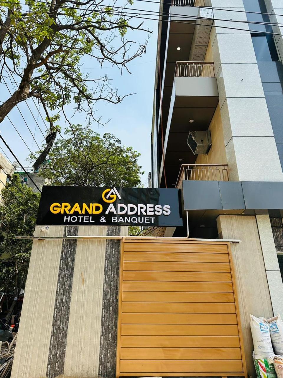 Hotel Grand Address