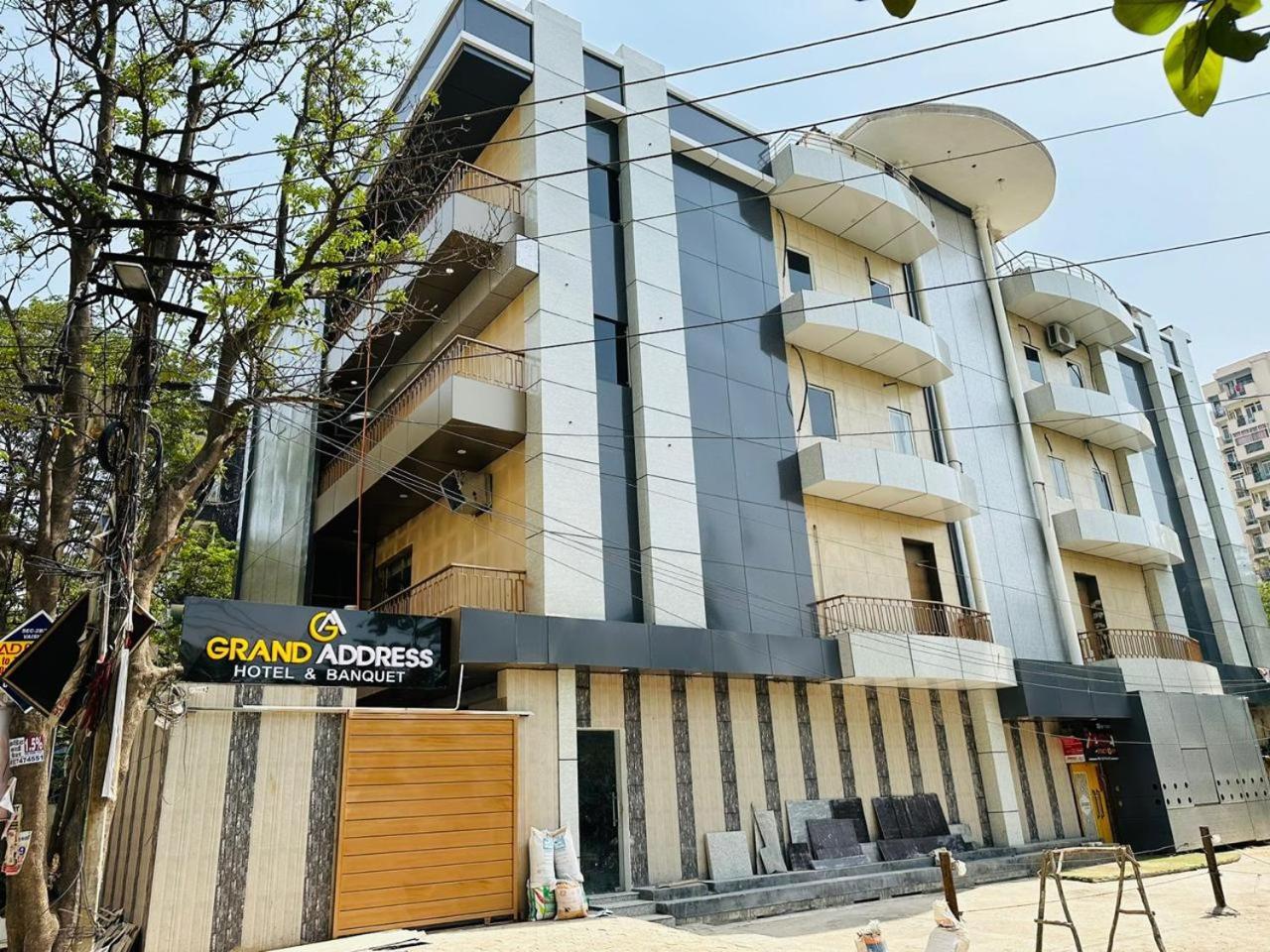 Hotel Grand Address