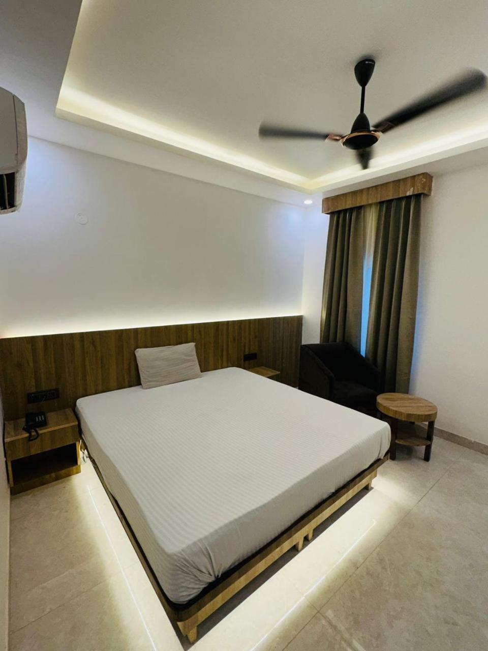 Hotel Grand Address