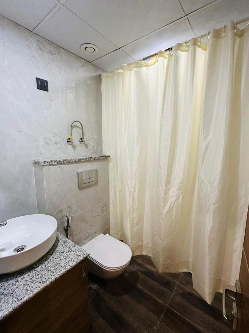 Hotel Grand Address