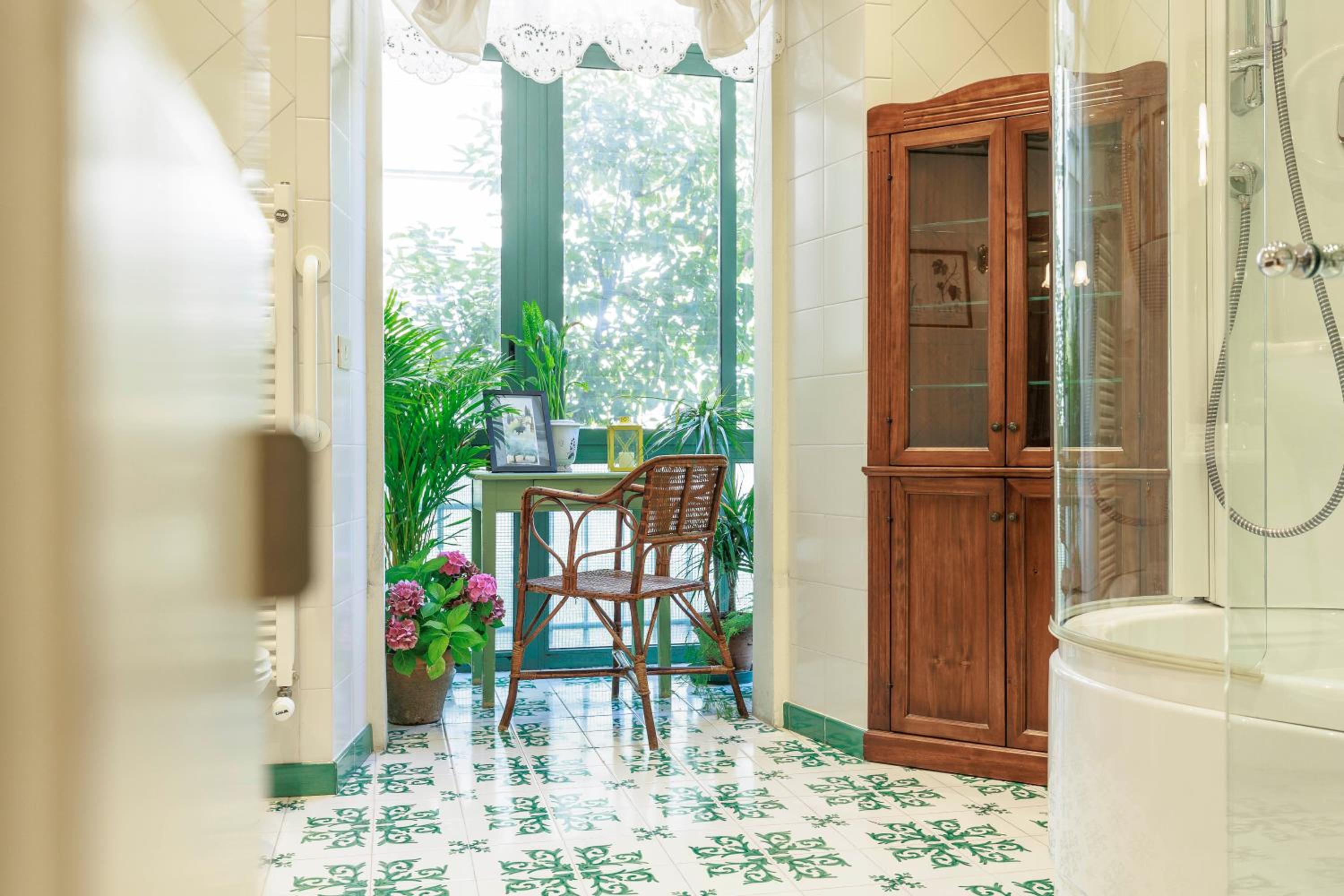 Florence Huge Apartment with Private Garden