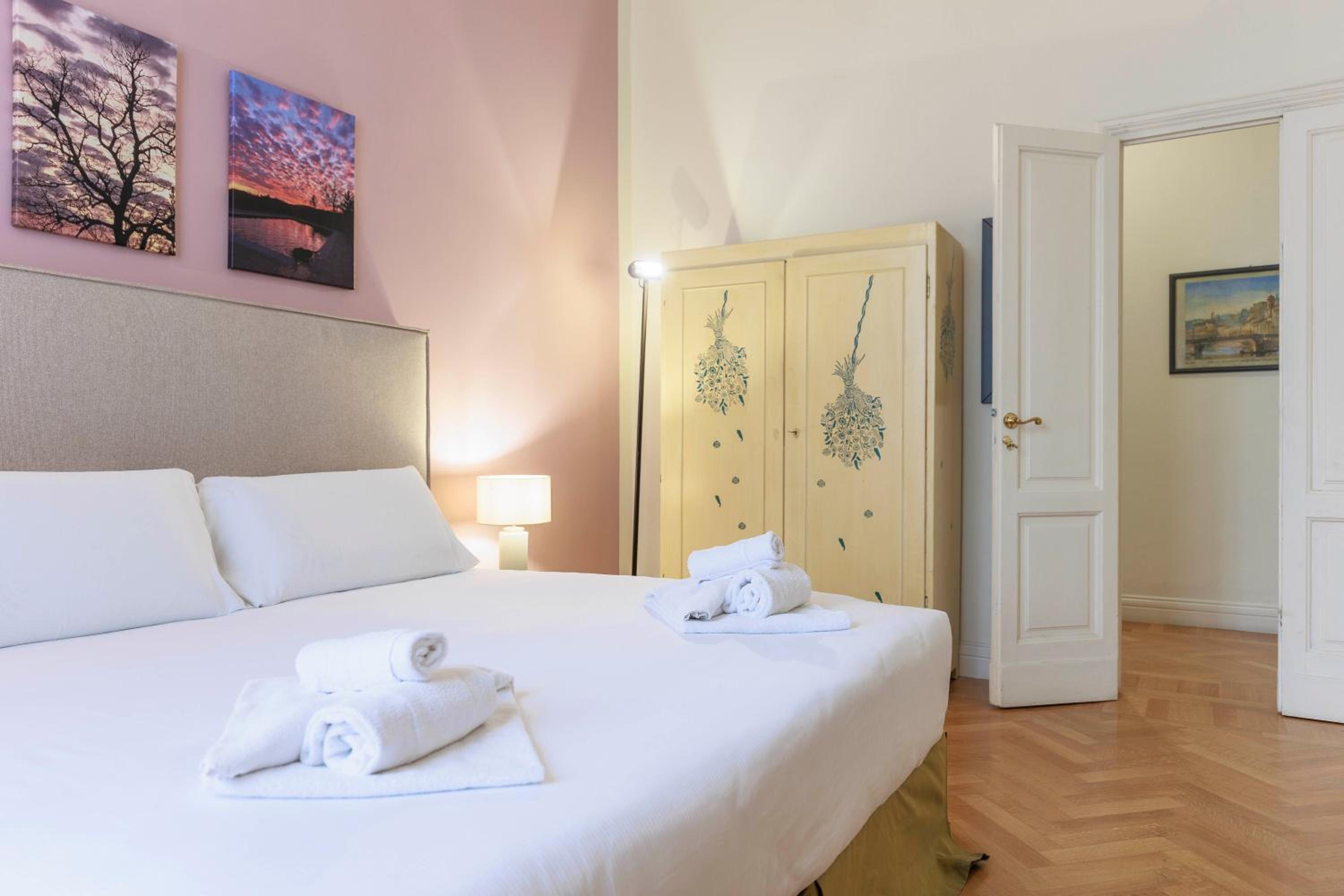 Florence Huge Apartment with Private Garden