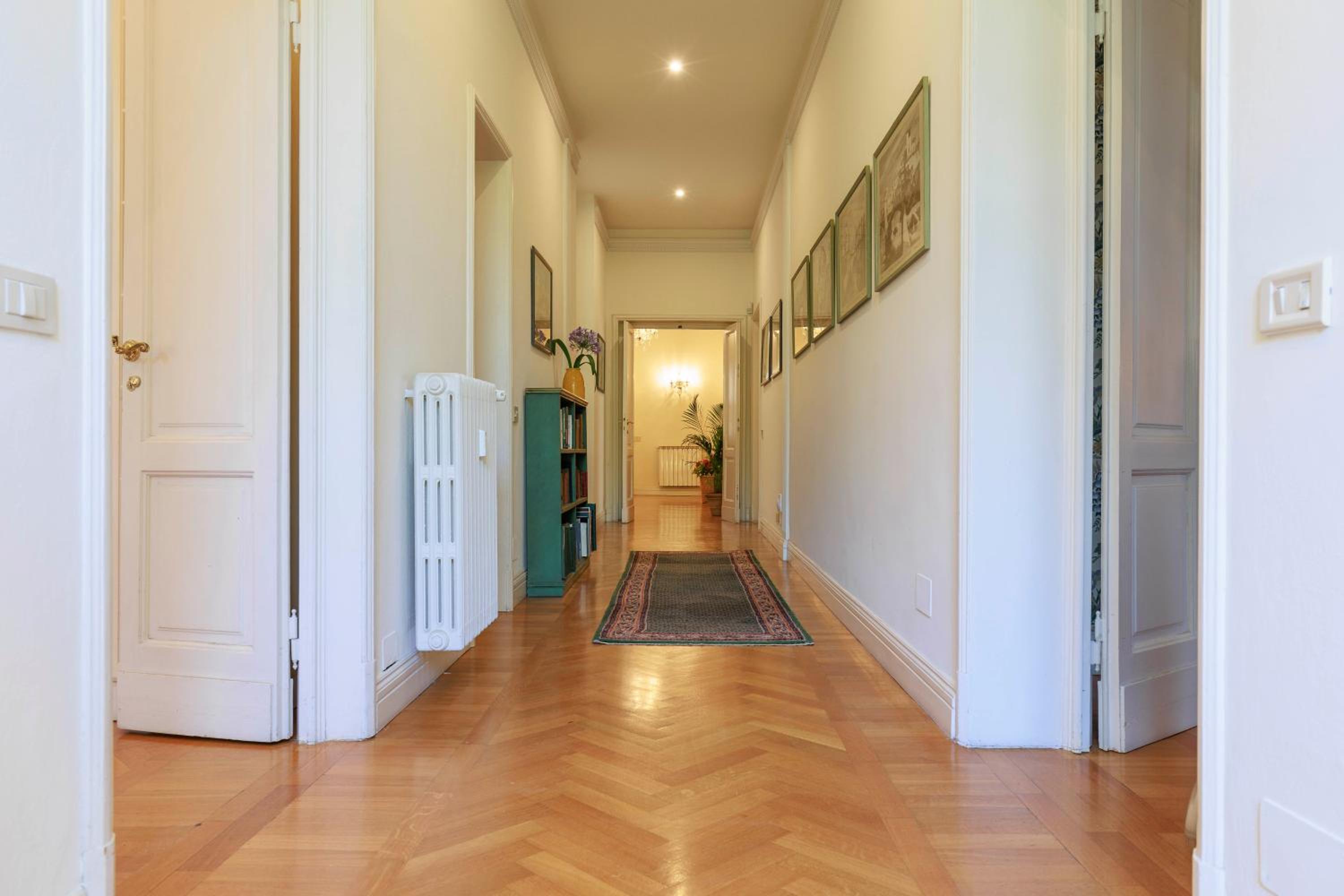 Florence Huge Apartment with Private Garden