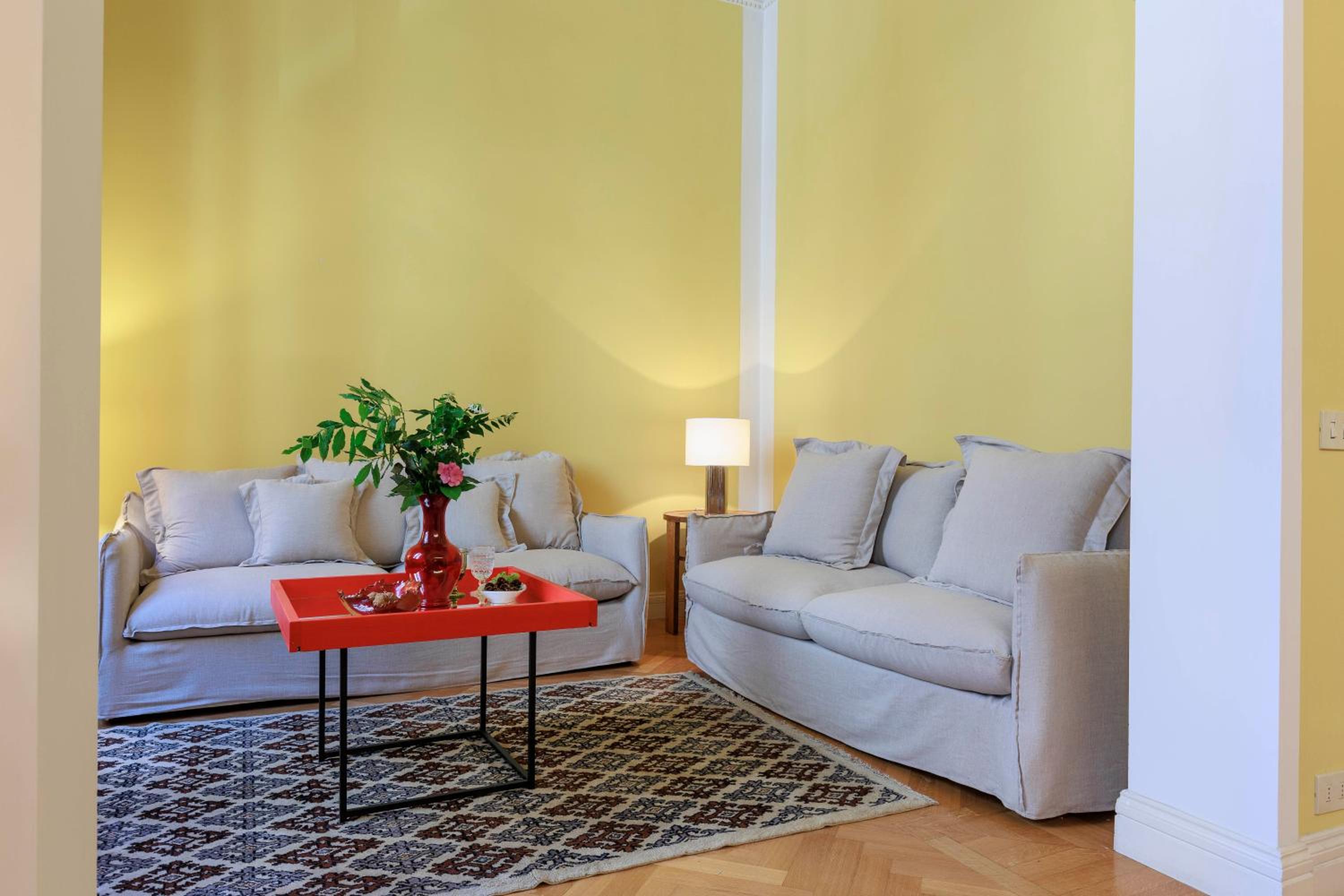 Florence Huge Apartment with Private Garden