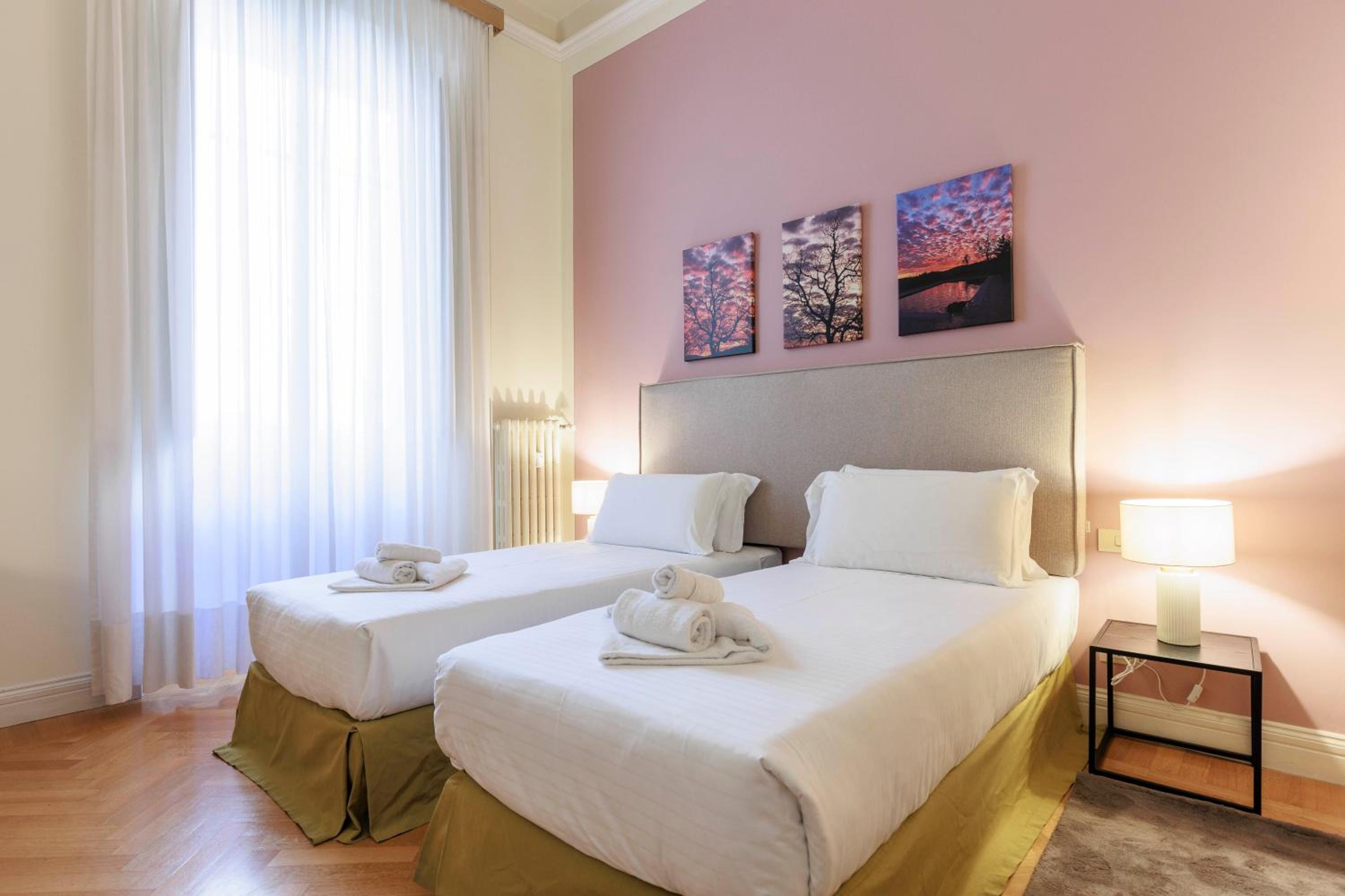 Florence Huge Apartment with Private Garden