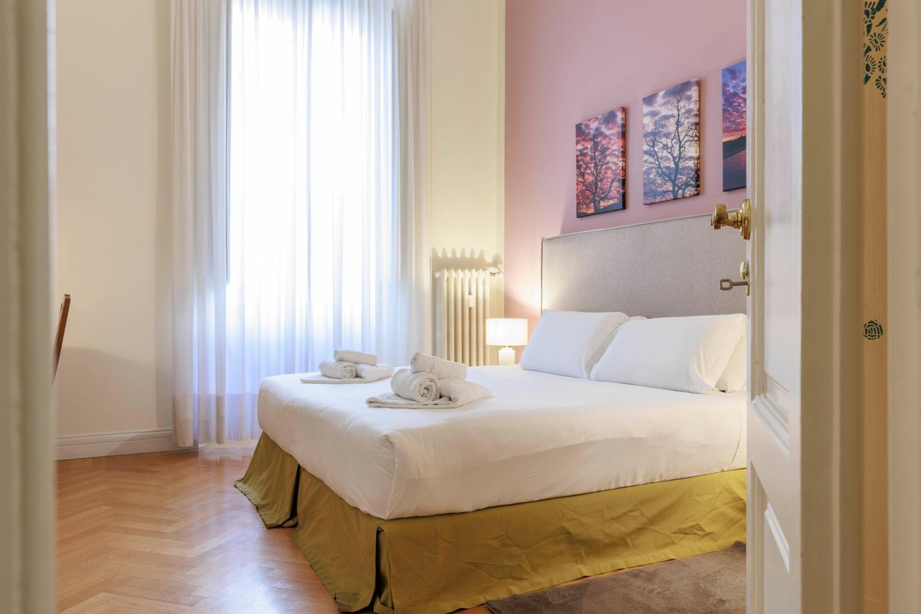 Florence Huge Apartment with Private Garden