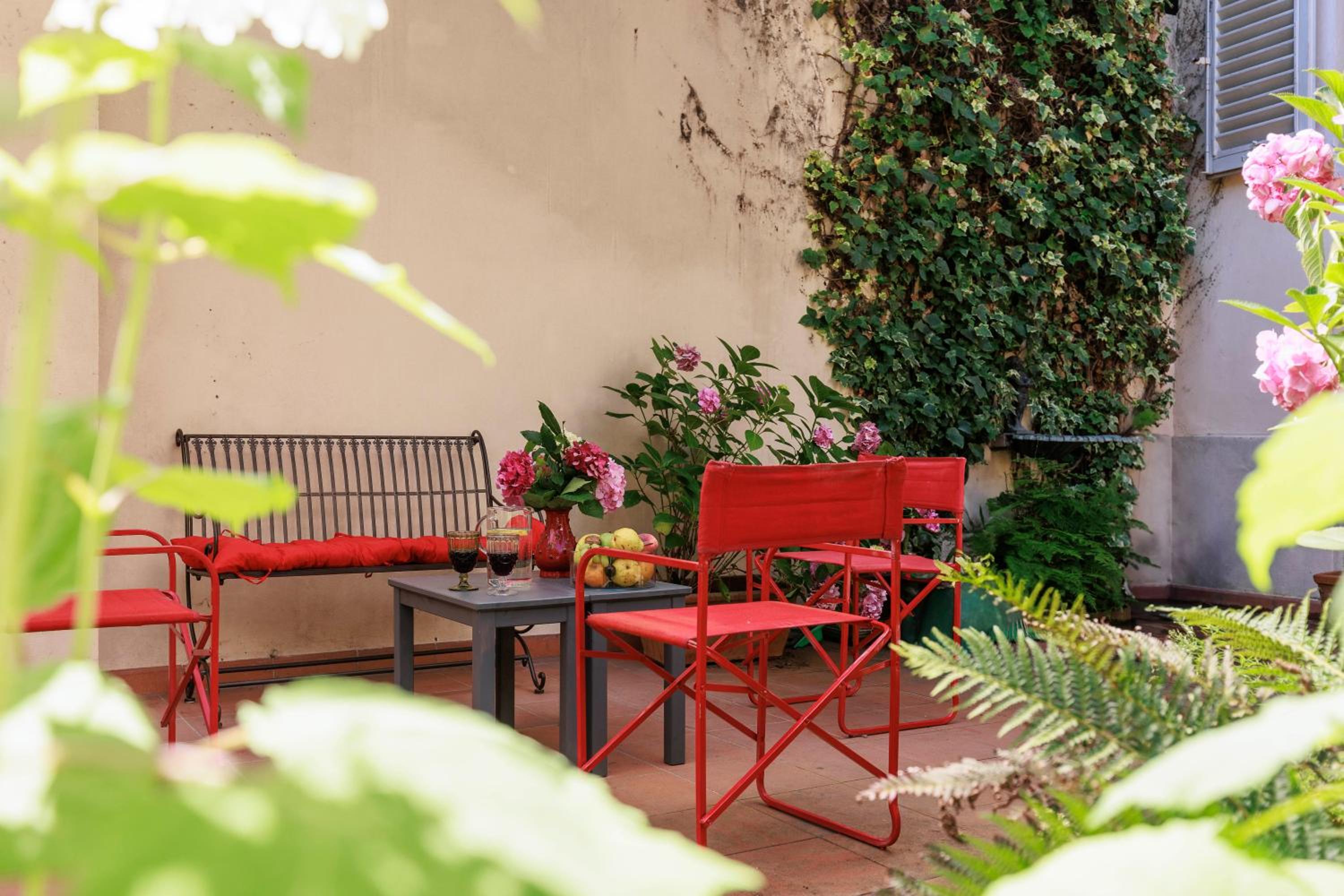 Florence Huge Apartment with Private Garden