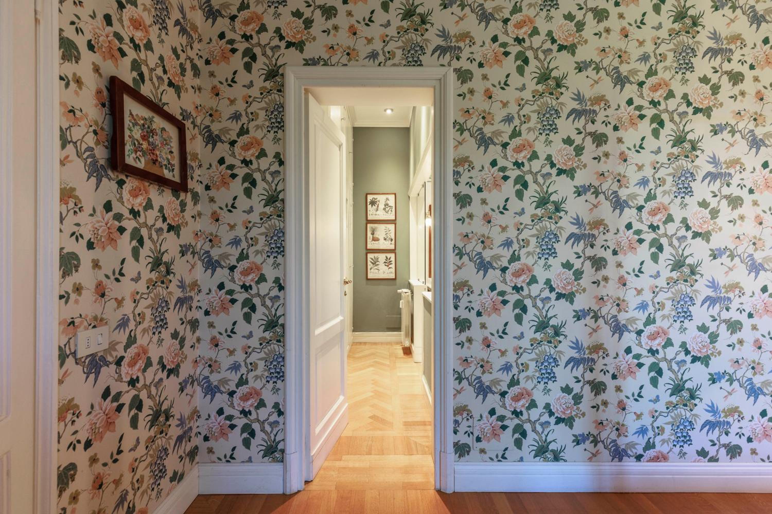 Florence Huge Apartment with Private Garden