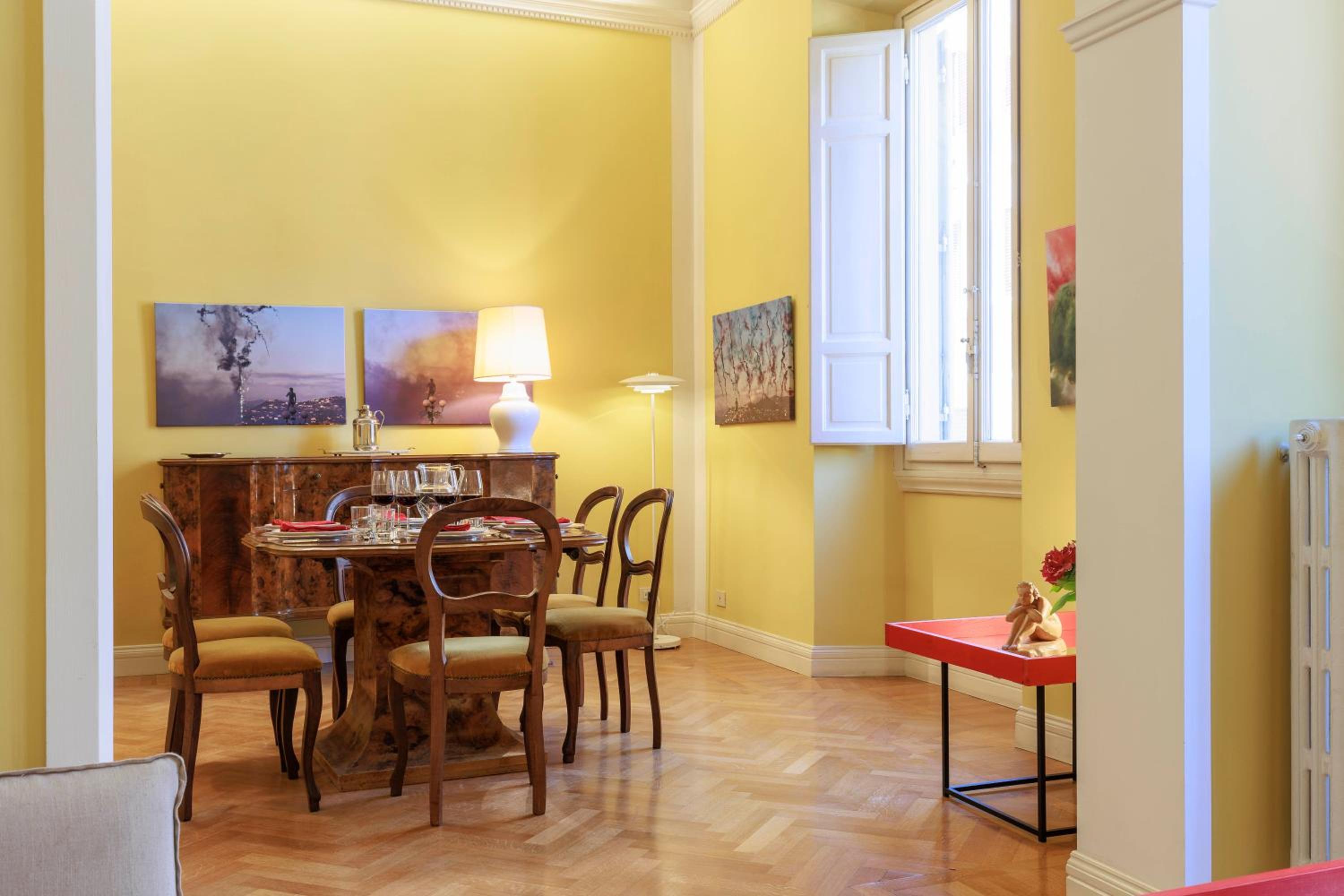 Florence Huge Apartment with Private Garden