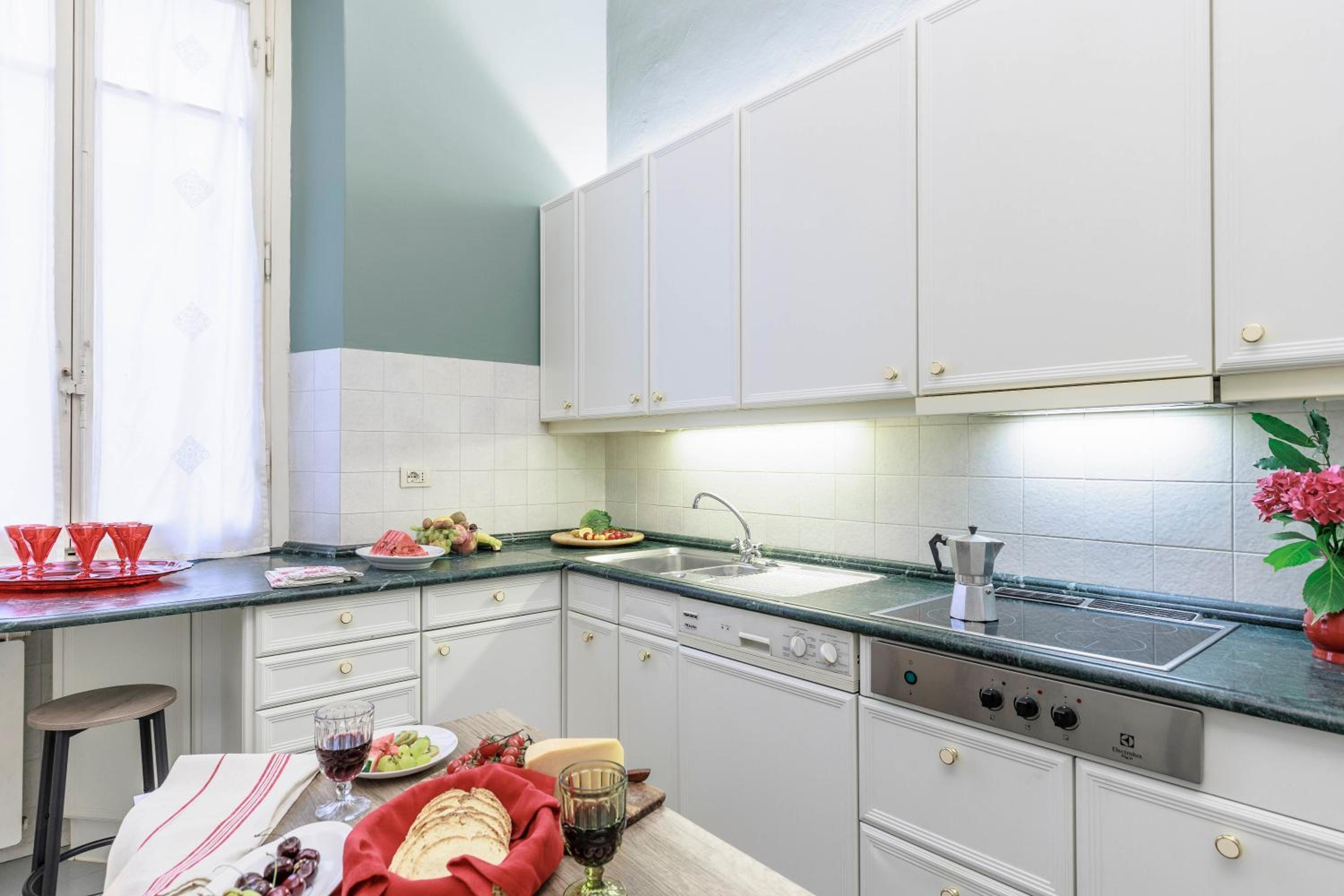 Florence Huge Apartment with Private Garden