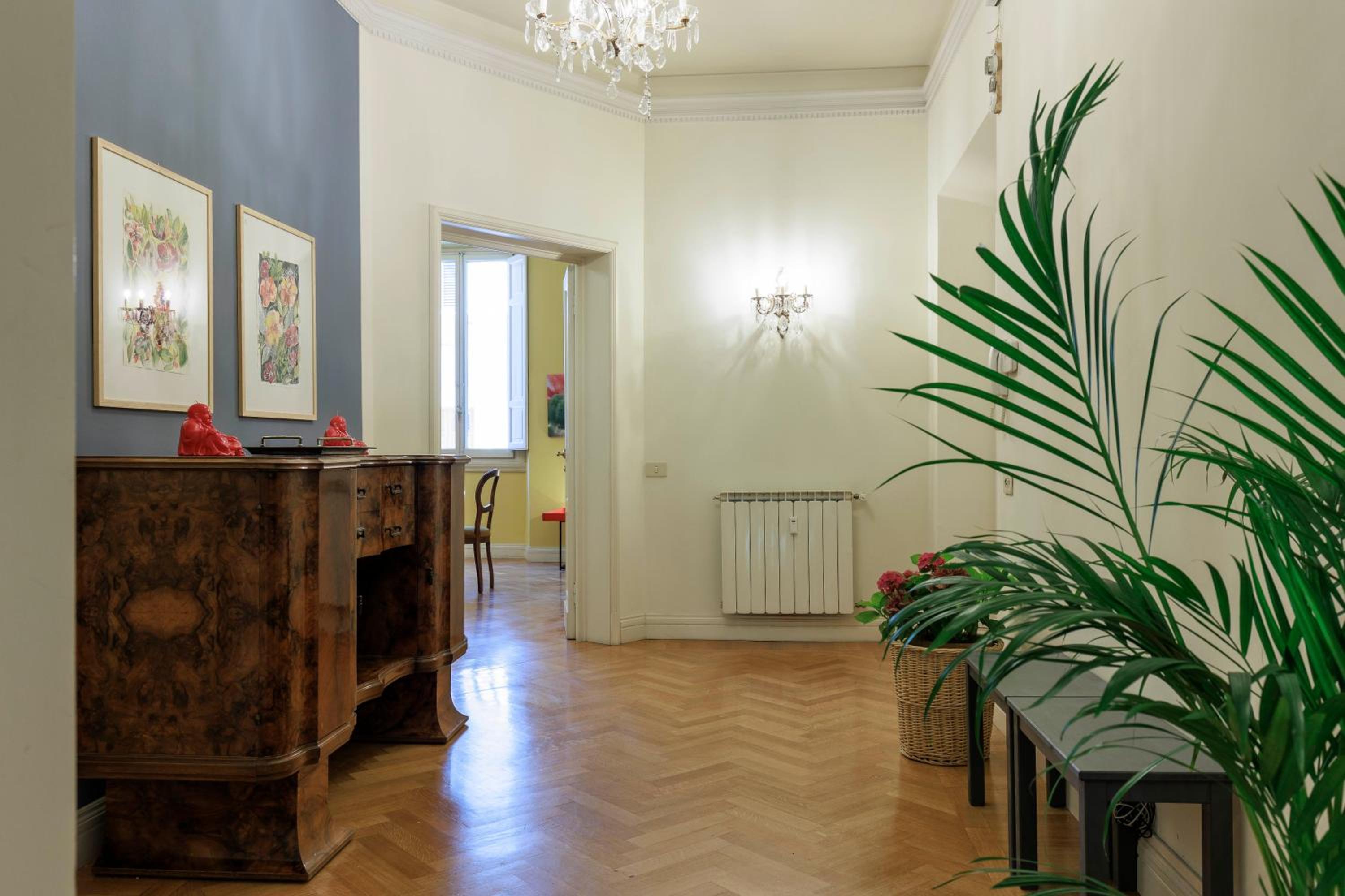 Florence Huge Apartment with Private Garden