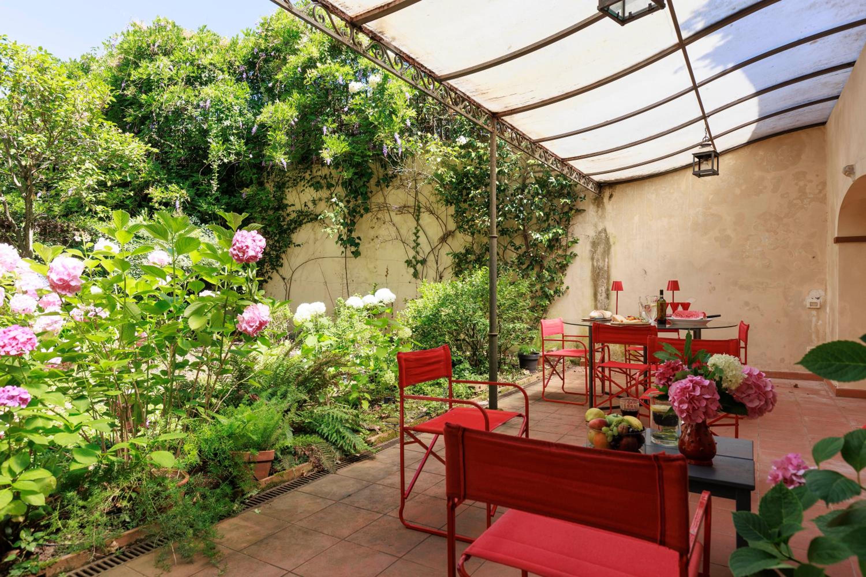 Florence Huge Apartment with Private Garden