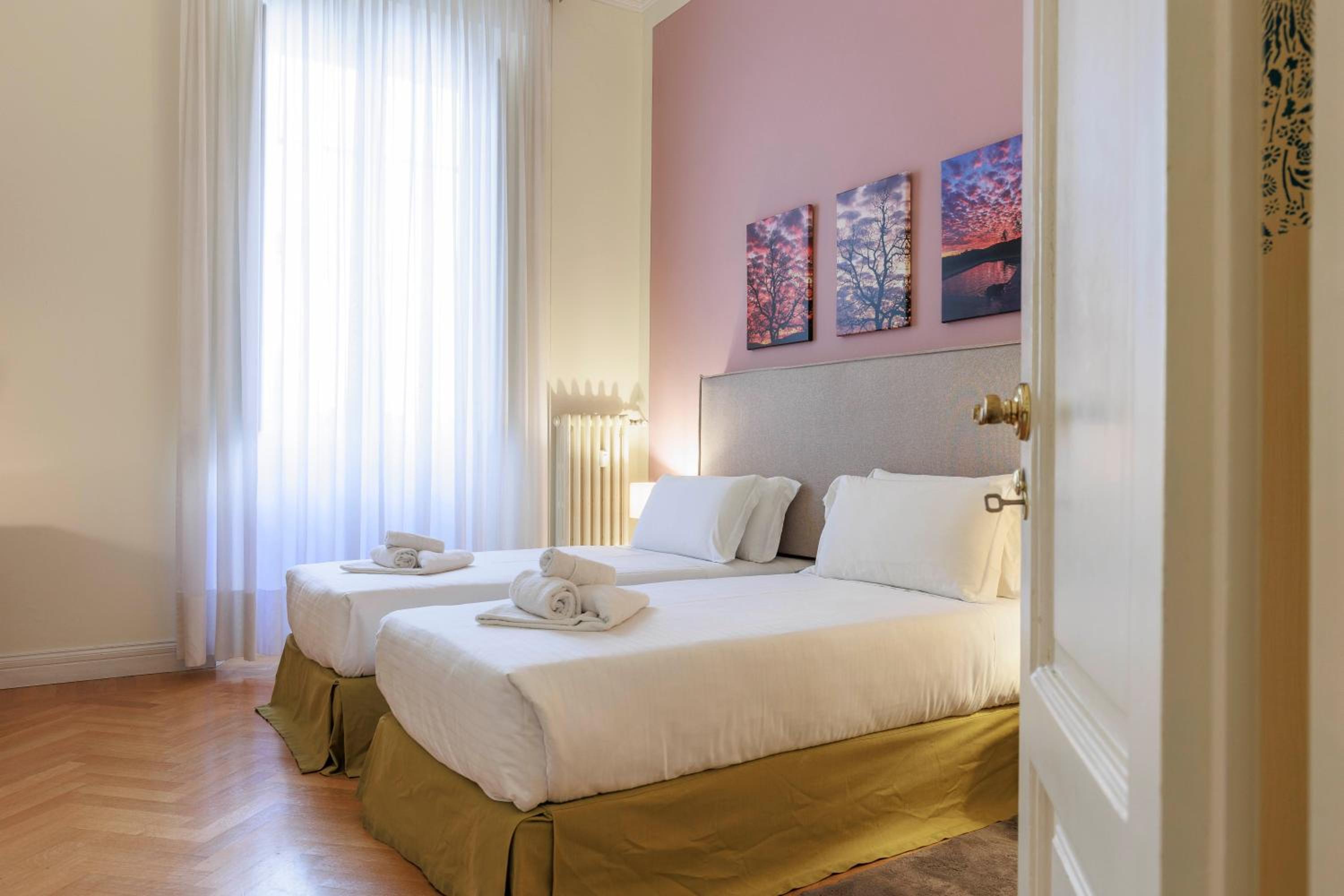 Florence Huge Apartment with Private Garden