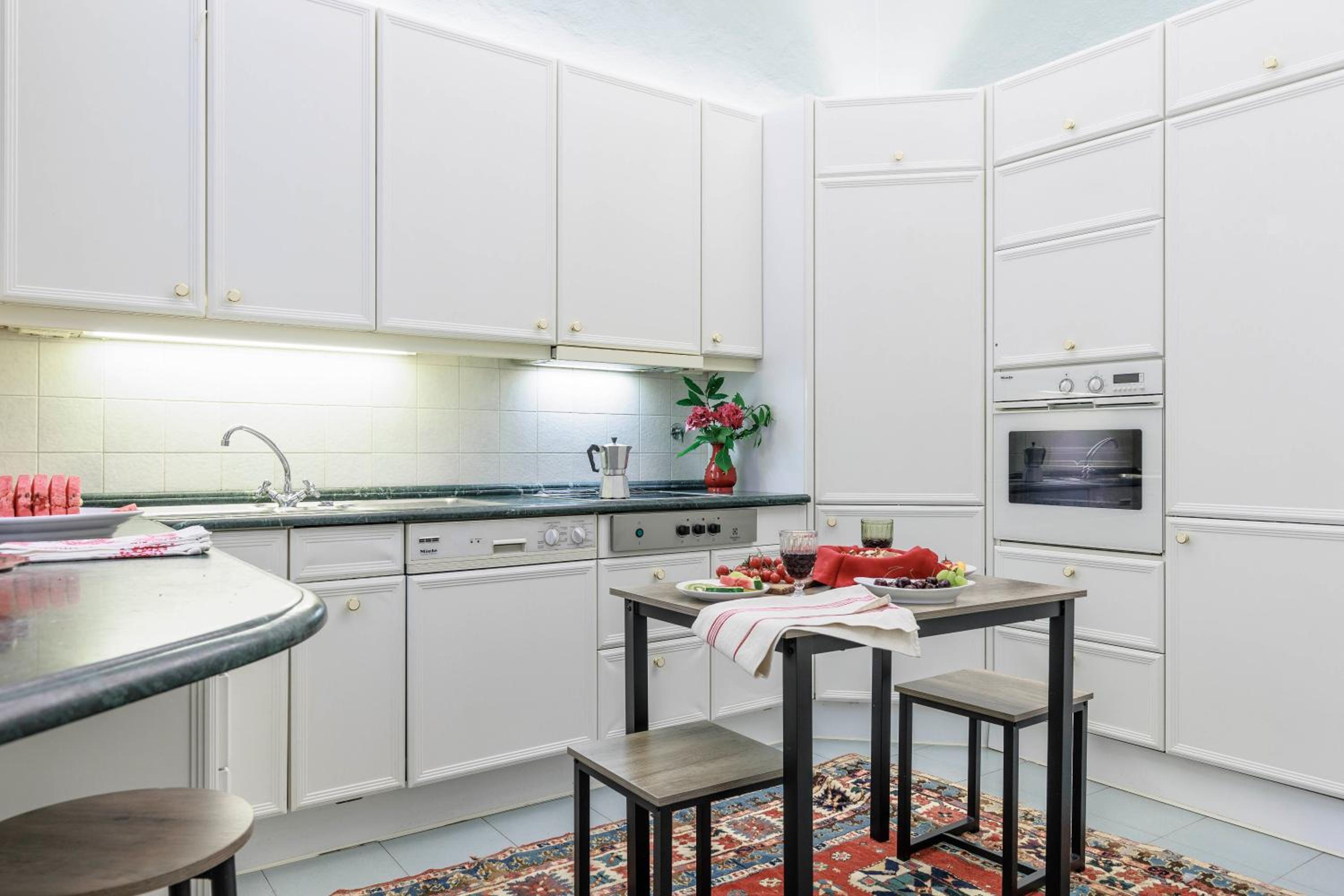 Florence Huge Apartment with Private Garden