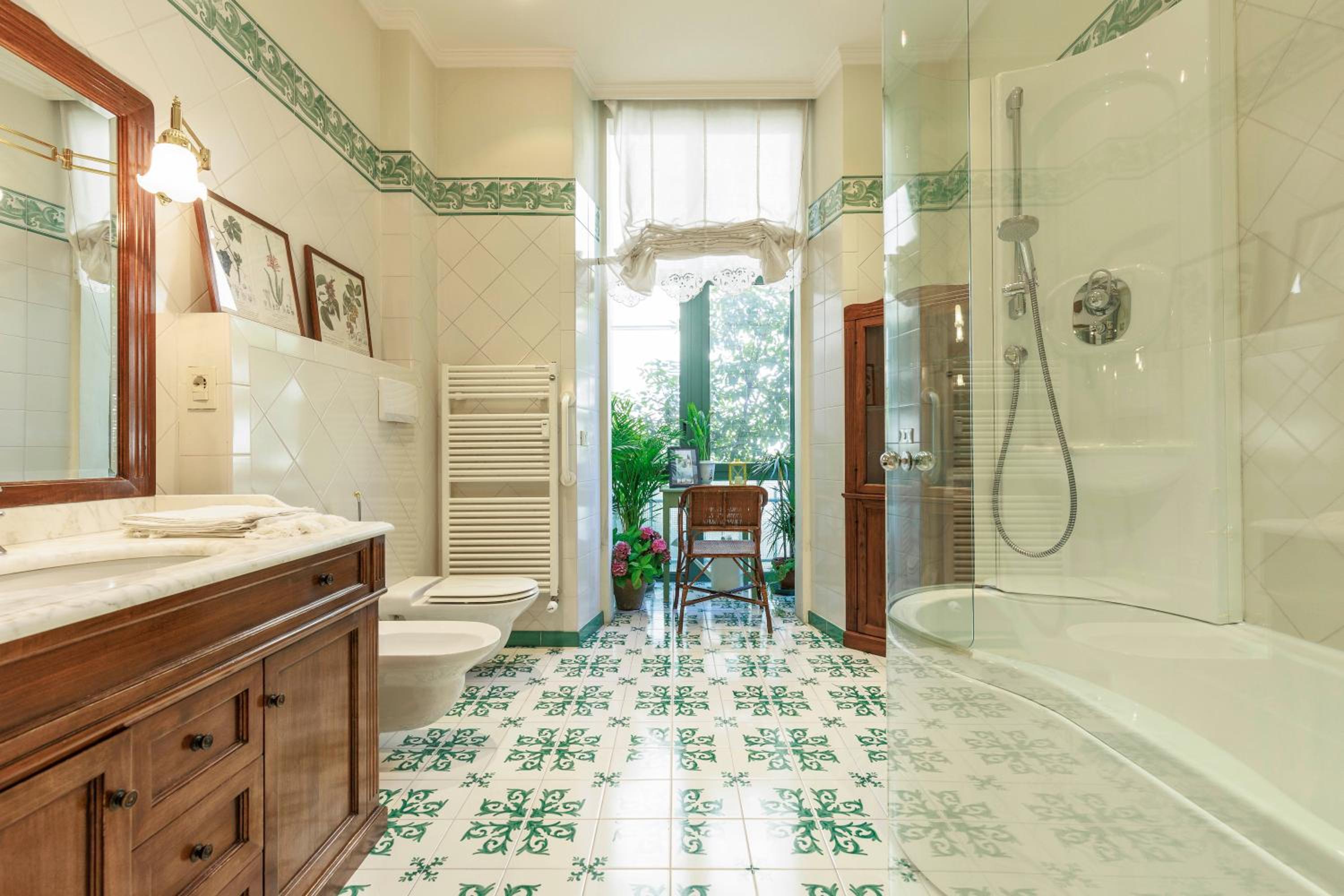 Florence Huge Apartment with Private Garden