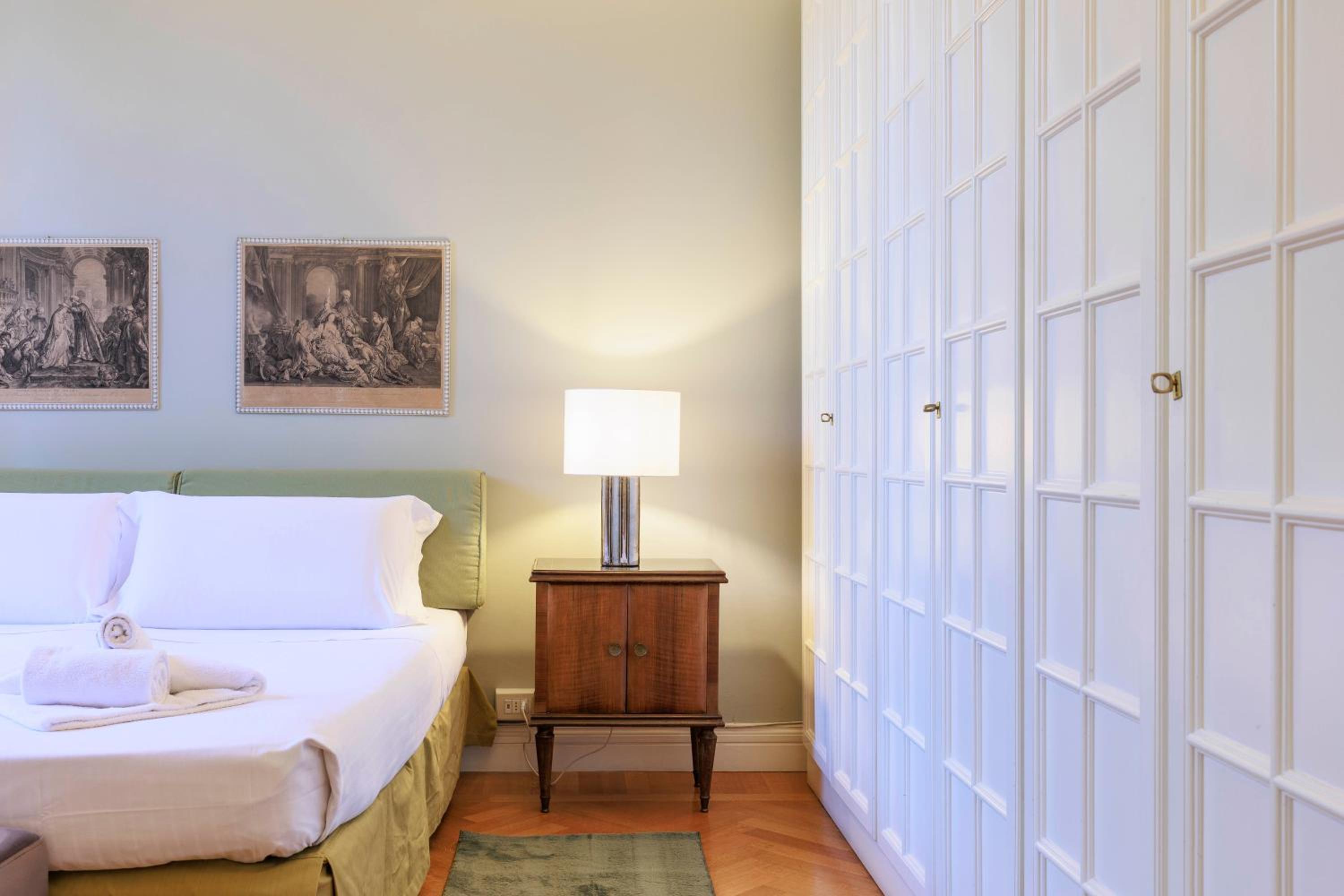 Florence Huge Apartment with Private Garden
