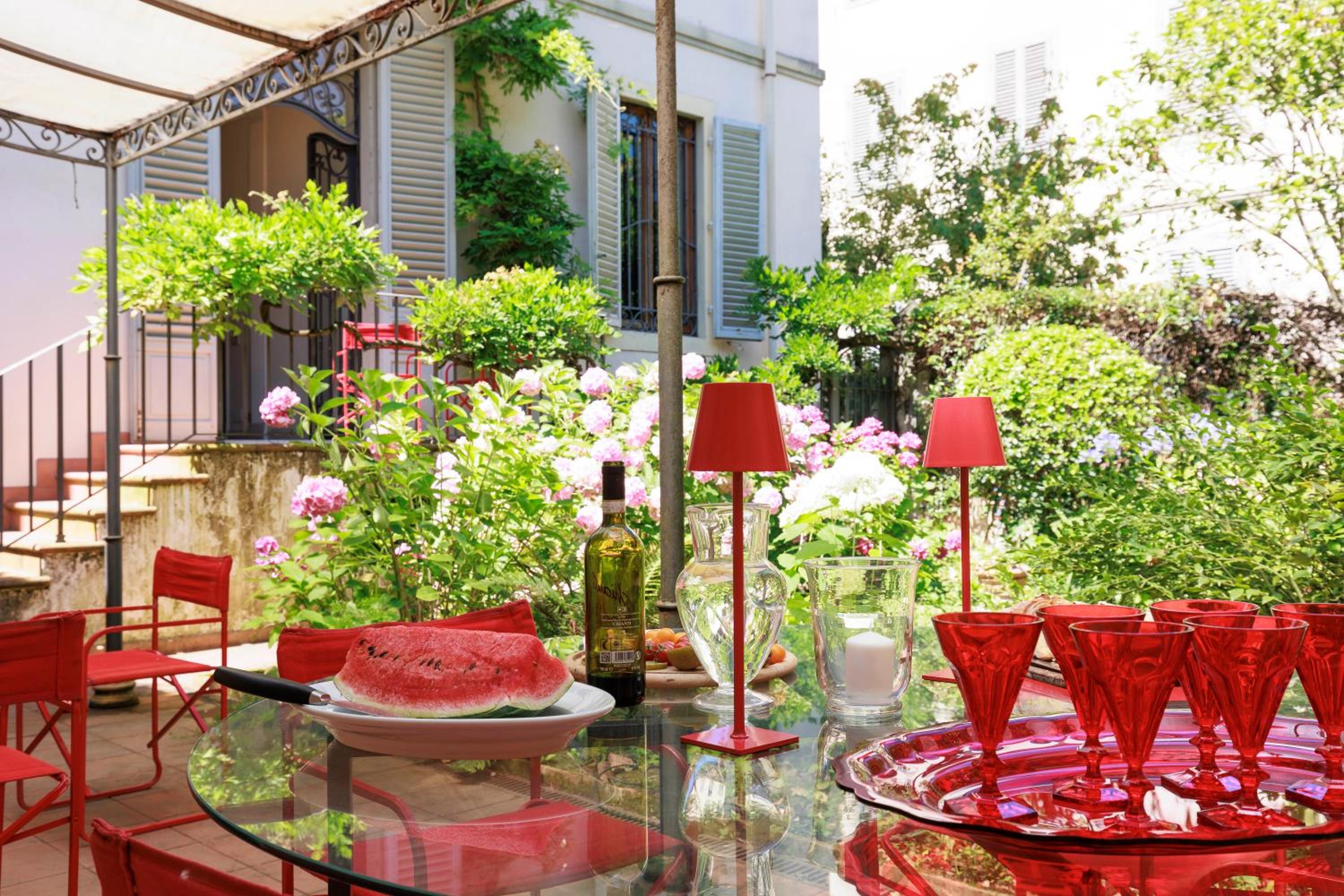 Florence Huge Apartment with Private Garden