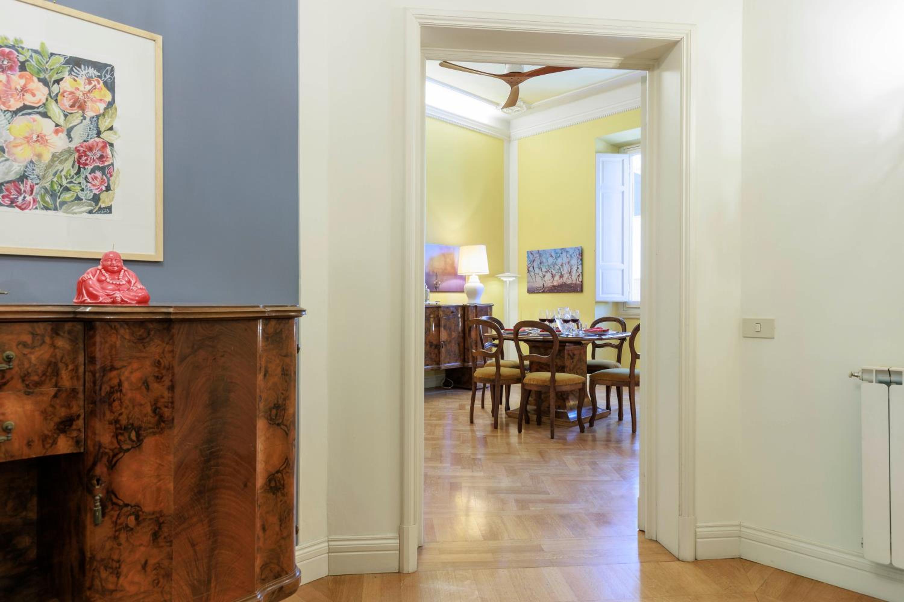 Florence Huge Apartment with Private Garden
