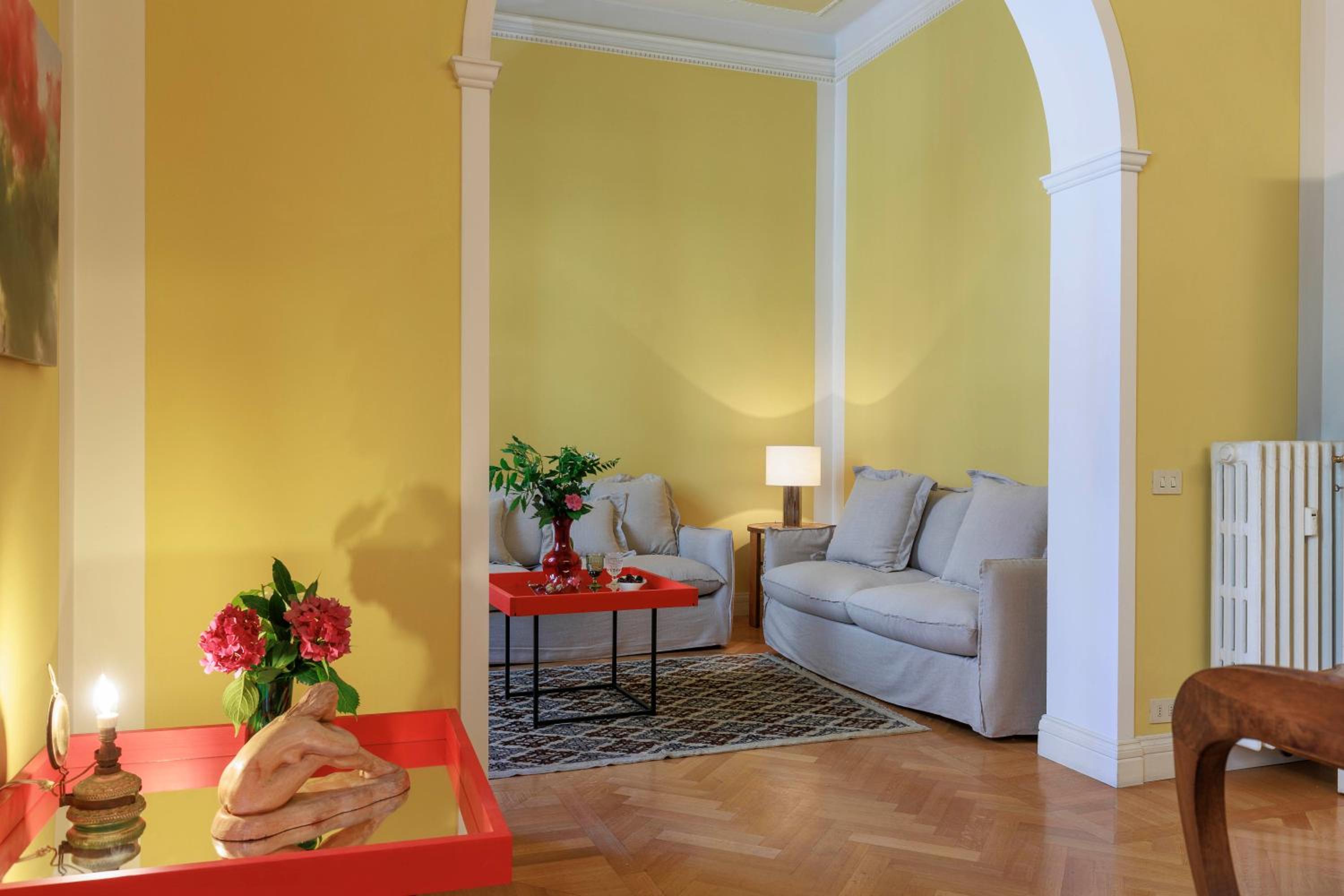 Florence Huge Apartment with Private Garden