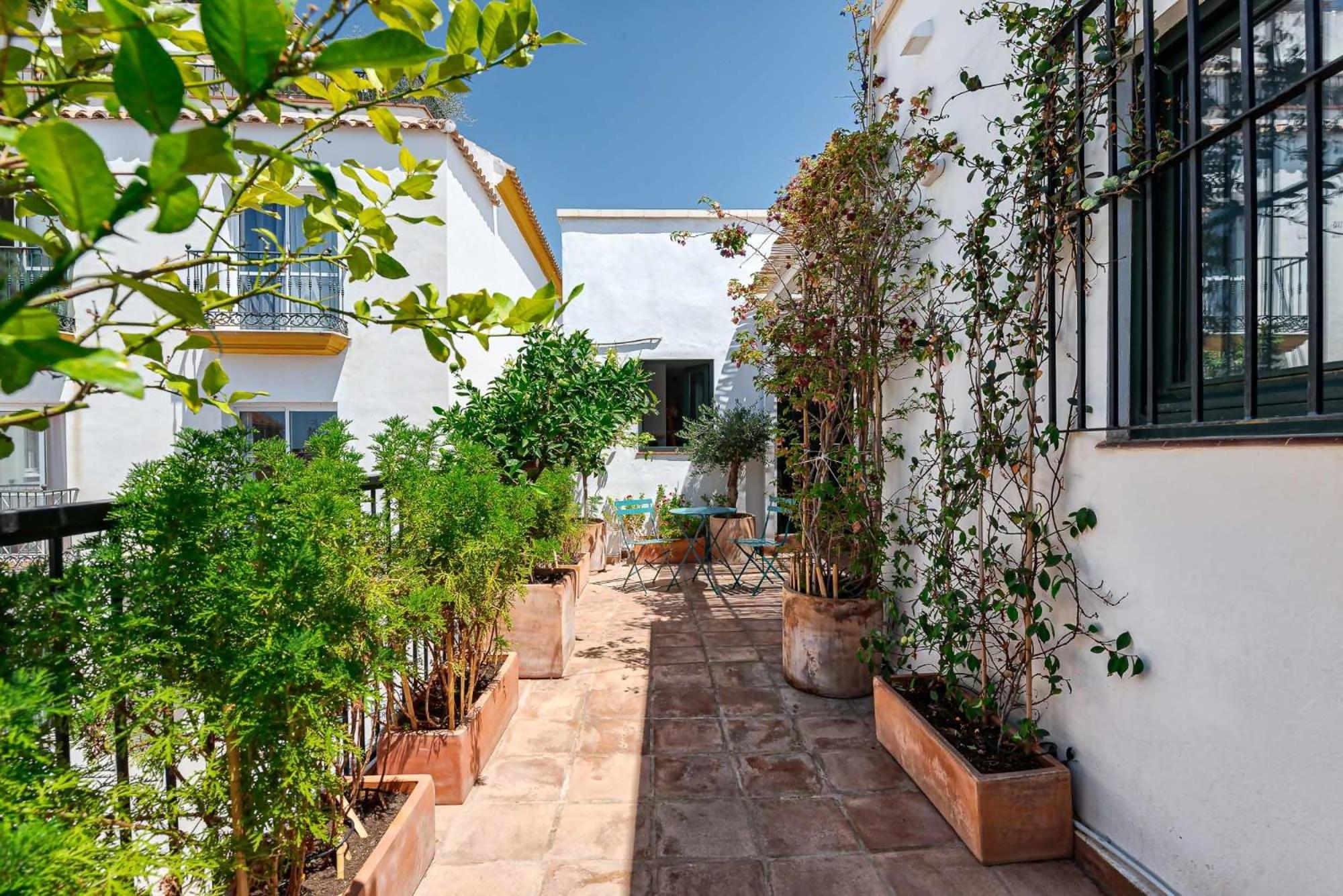 Lovely house in peaceful courtyard