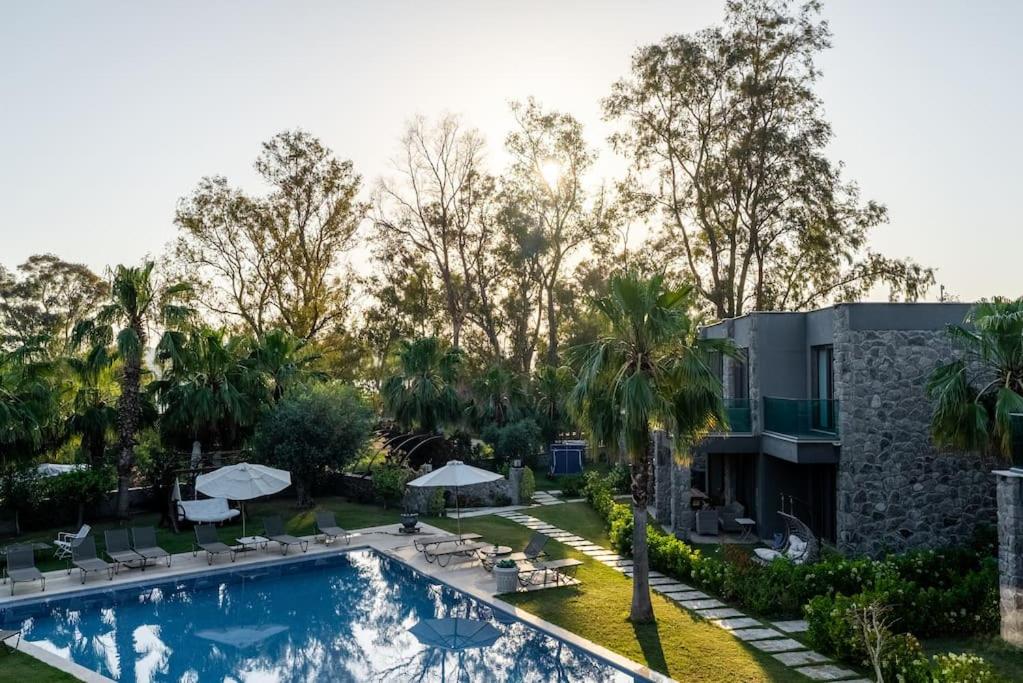 D1 A Einzigartige Villa 100 m zum Meer mit privater Pool-Terrasse