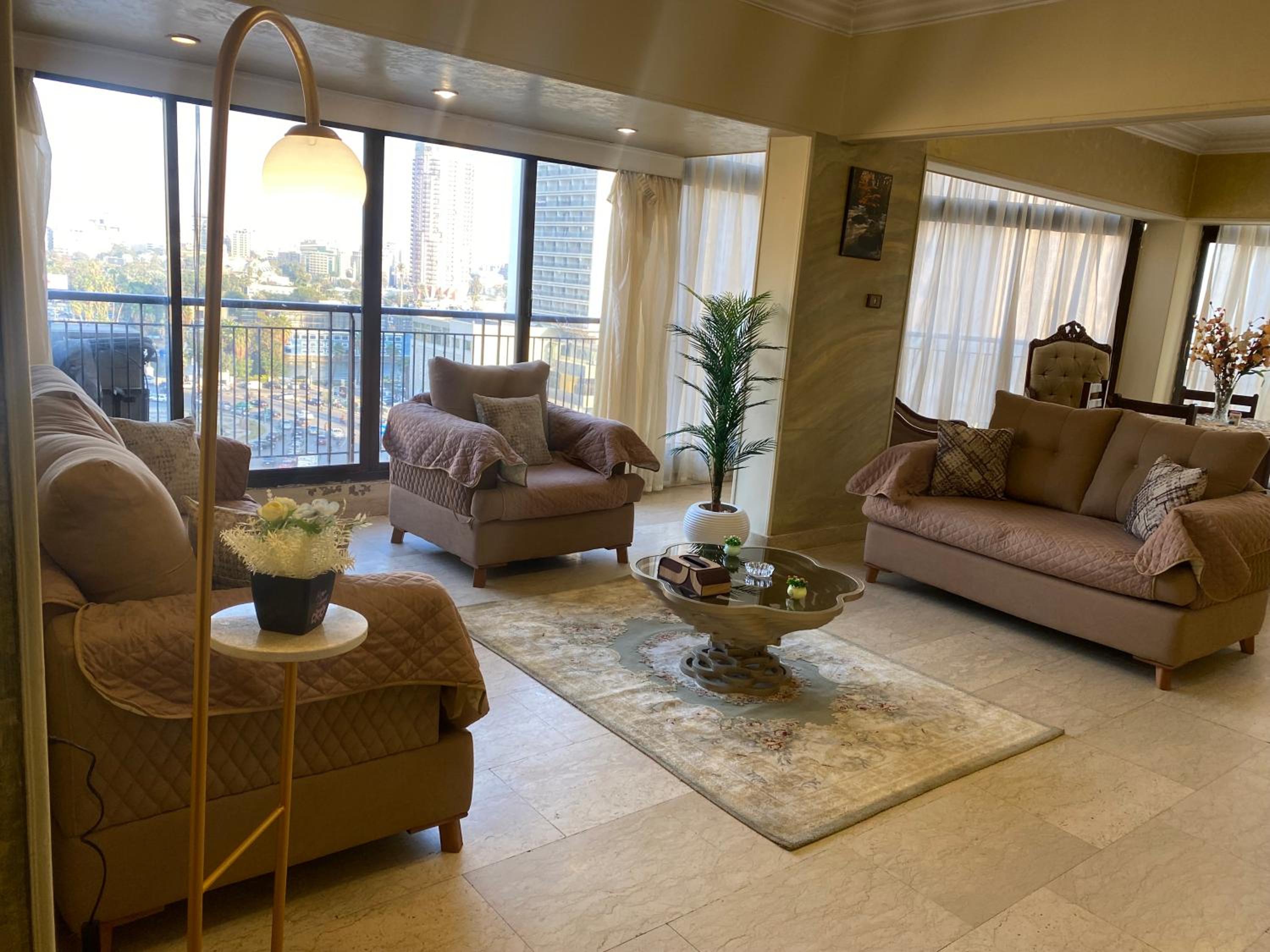 Central luxurious apartment with amazing Nile view