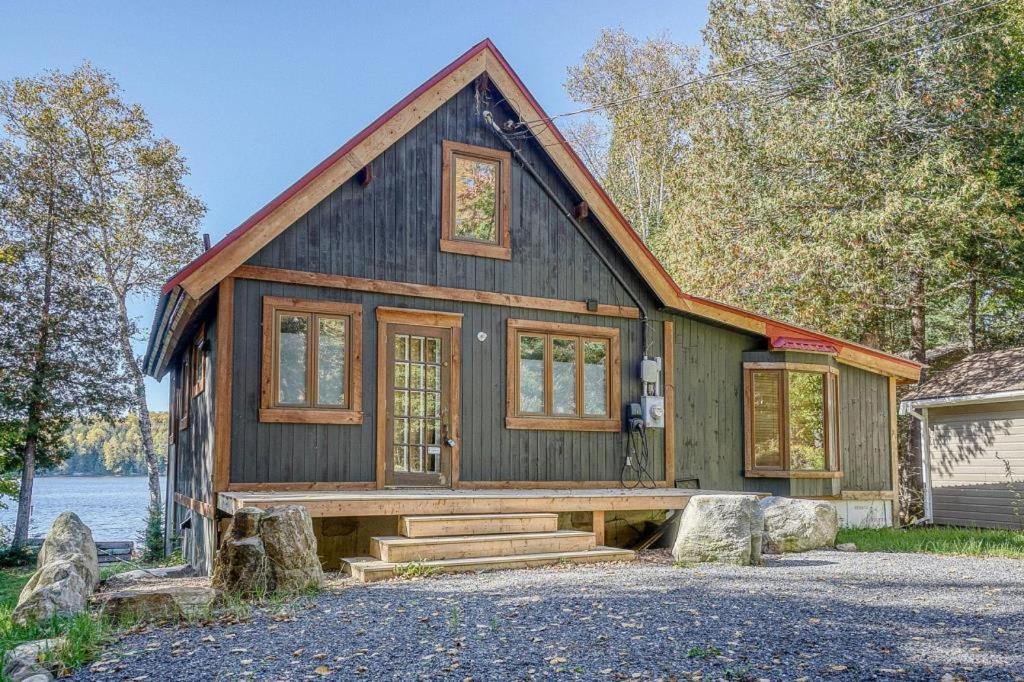 Rustic Cottage by the Lake