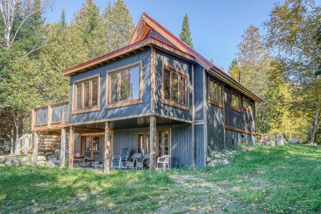 Rustic Cottage by the Lake