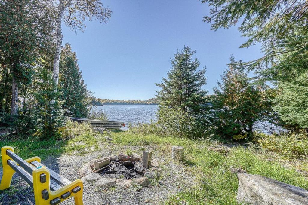 Rustic Cottage by the Lake