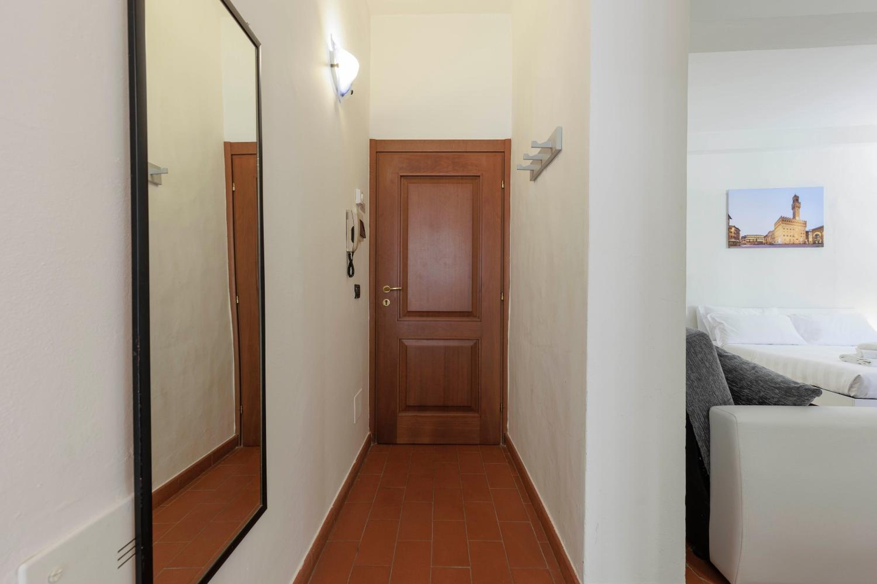 Santa Croce Nest