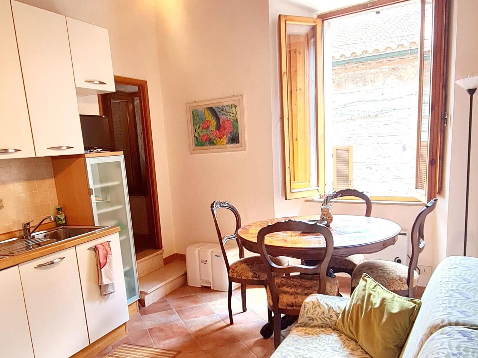 Flat Ghino di Tacco historical centre Radicofani view 3