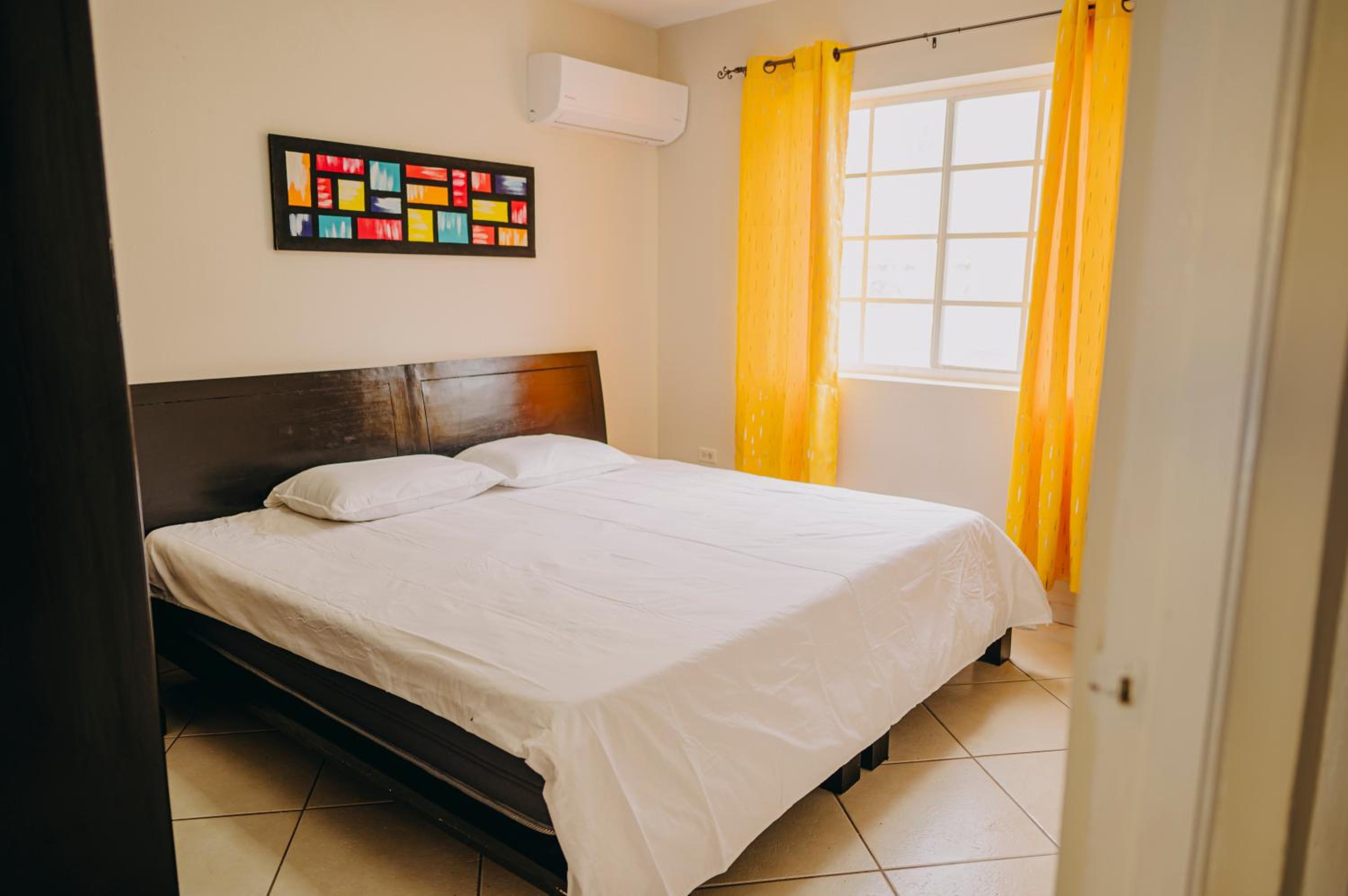 Elegant 1-bedroom apartment 3 km from Eagle beach