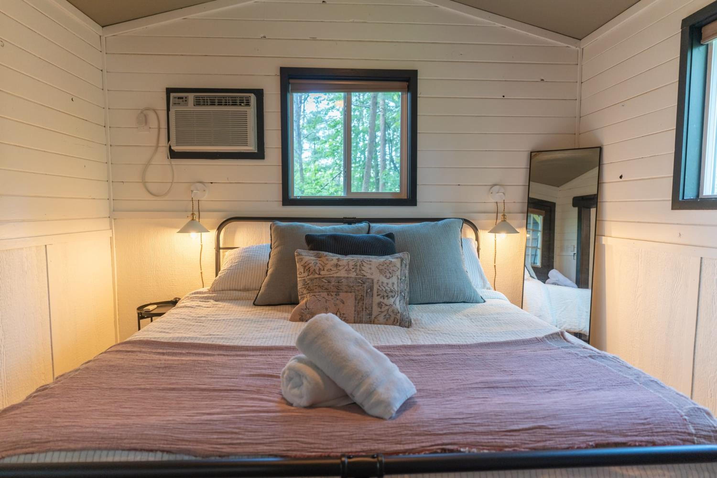 Moonrise Retreat with Spa Fire Pit 8 min to Town view 3