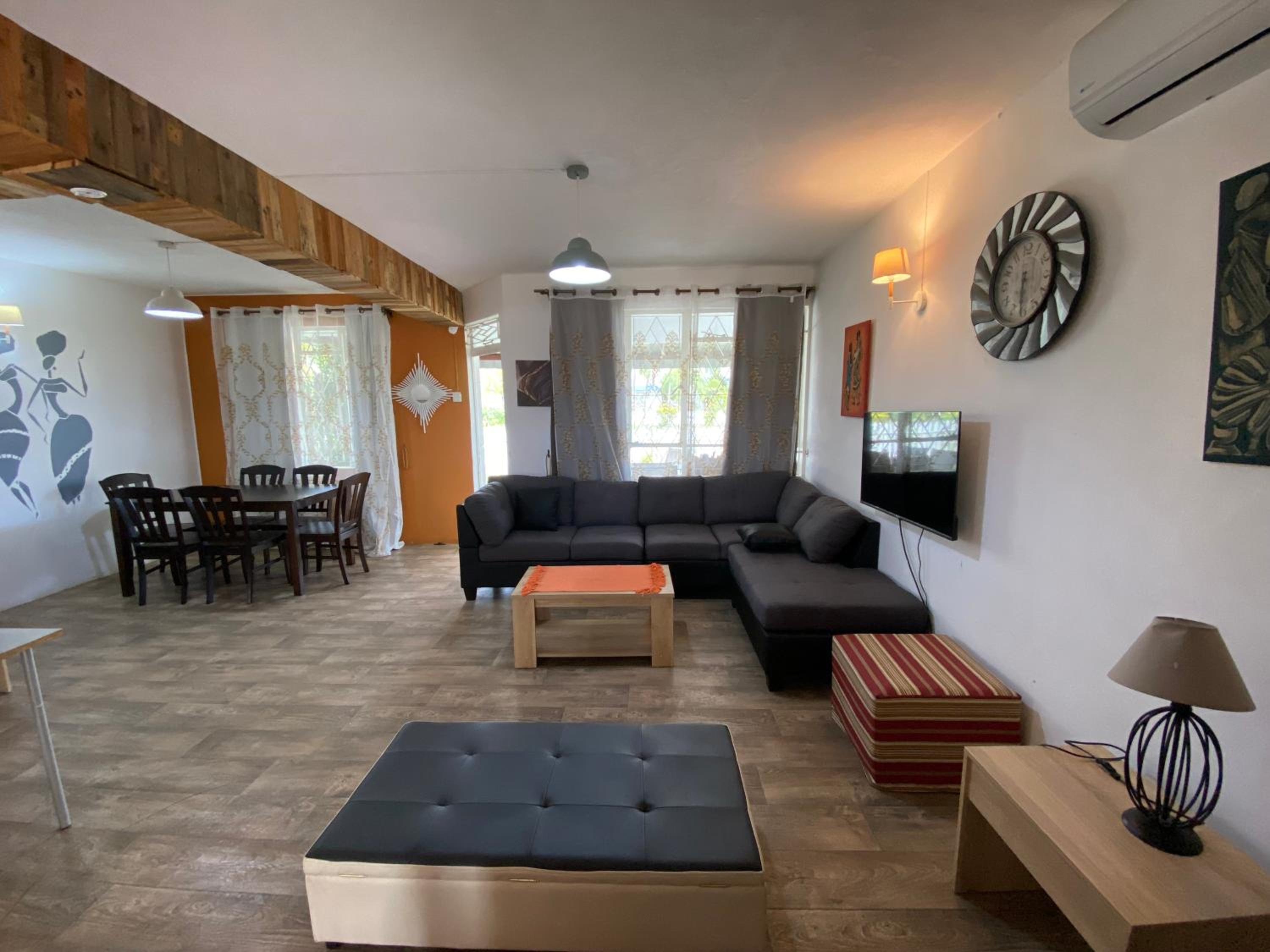 Beachfront Villa near Mont Choisy Beach view 4