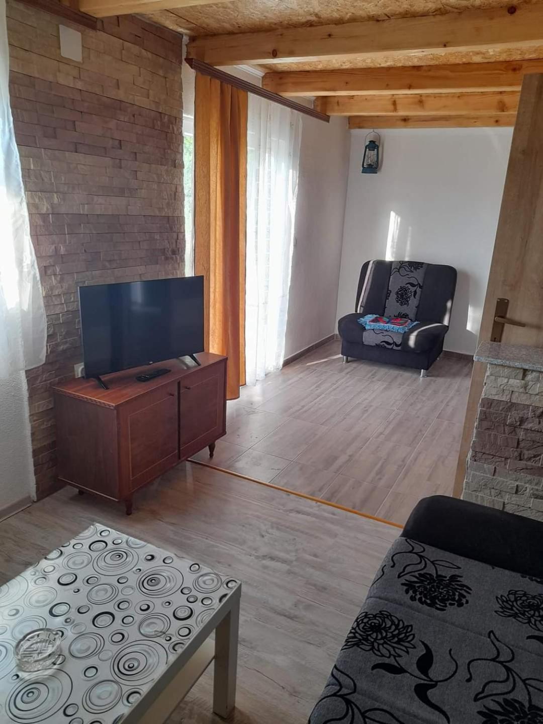 SMJESTAJ NA SELU DZEBIC - Pecka