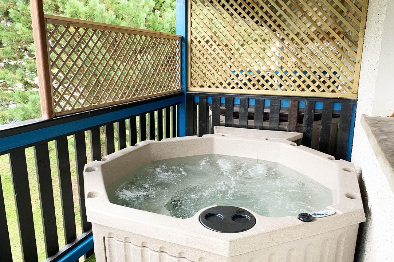 Rathlin Apartment - 2 Bedroom with Hot Tub view 5