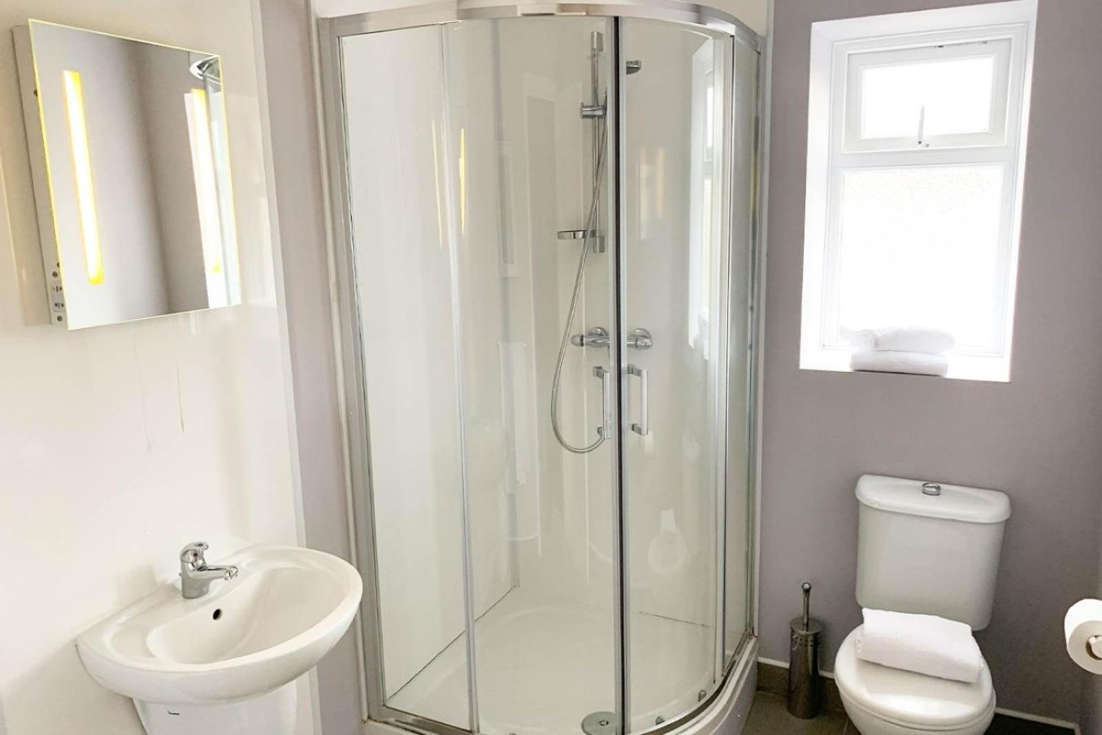 Rathlin Apartment - 2 Bedroom with Hot Tub view 4