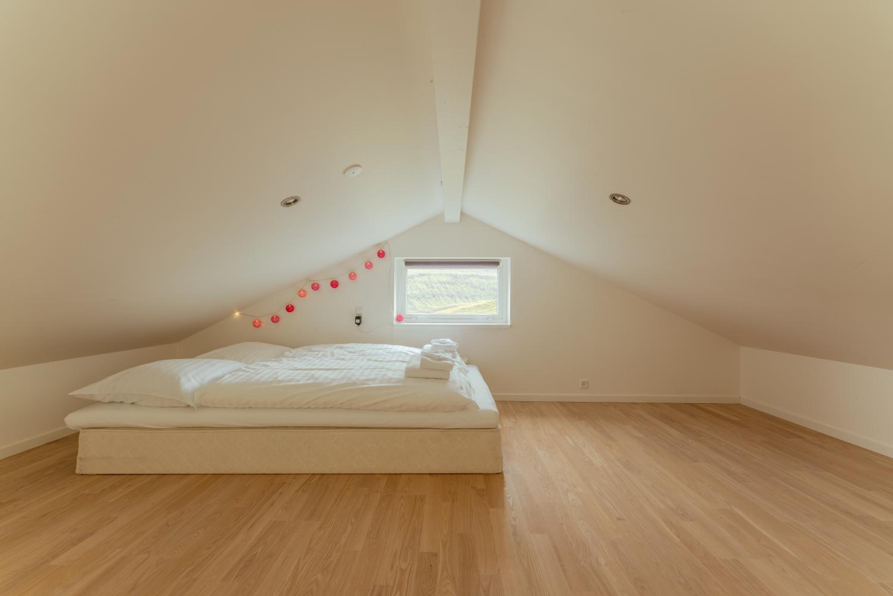 Peaceful Panoramic Retreat in Leynar