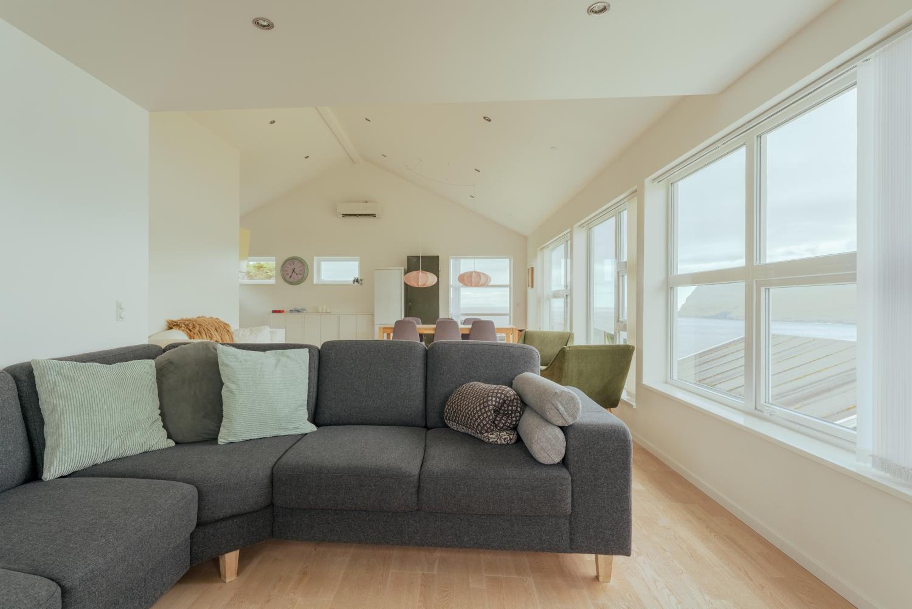 Peaceful Panoramic Retreat in Leynar