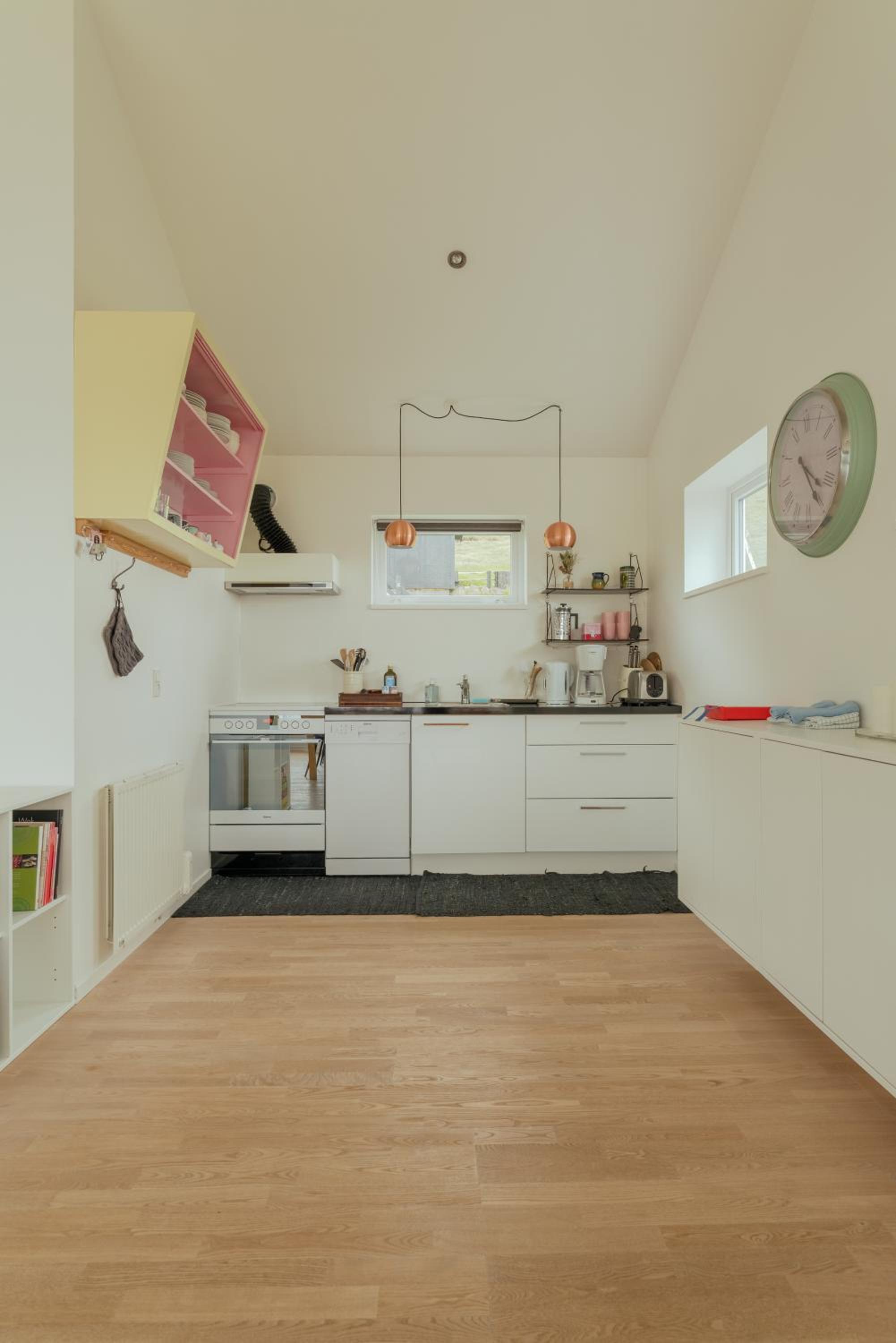 Peaceful Panoramic Retreat in Leynar