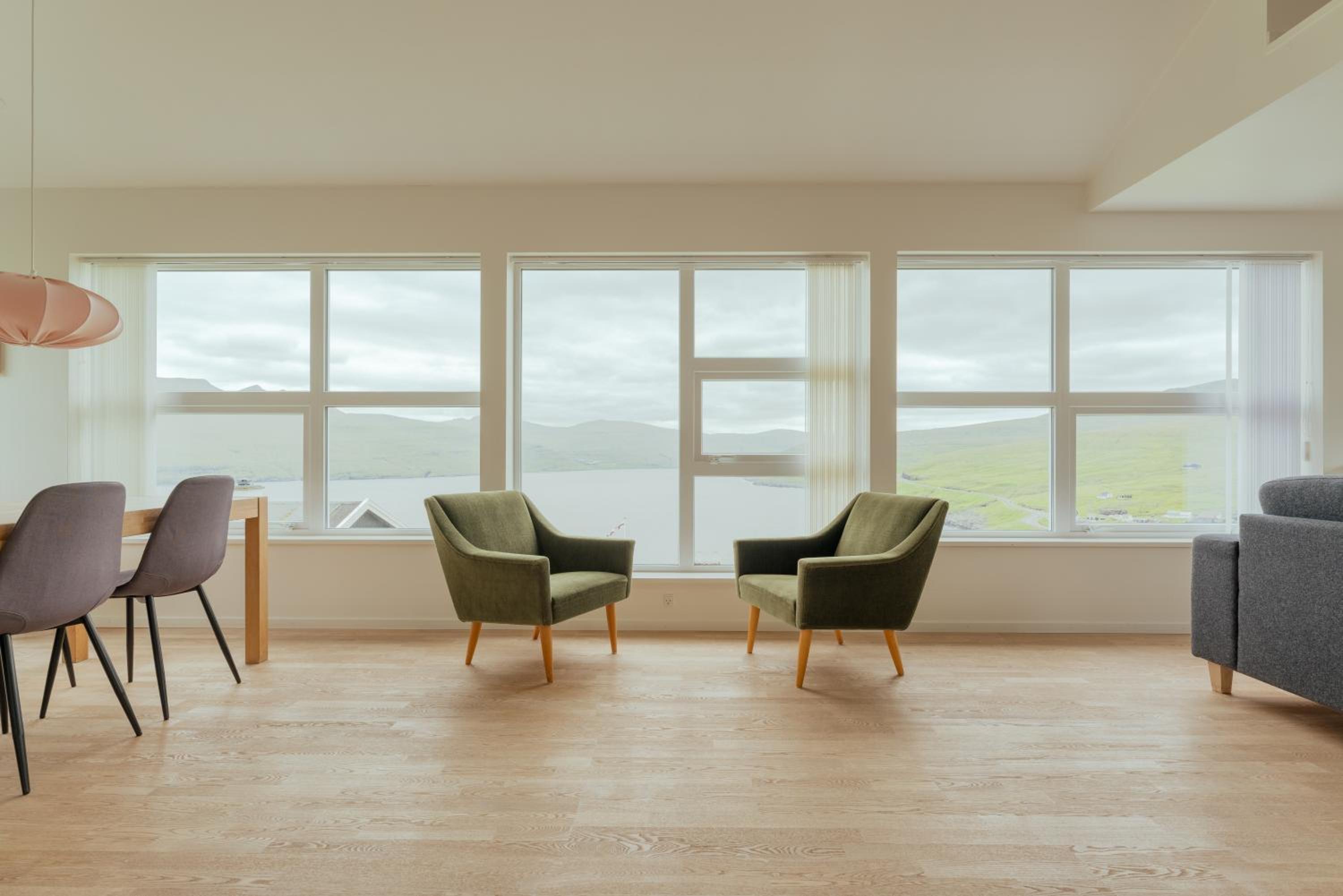 Peaceful Panoramic Retreat in Leynar