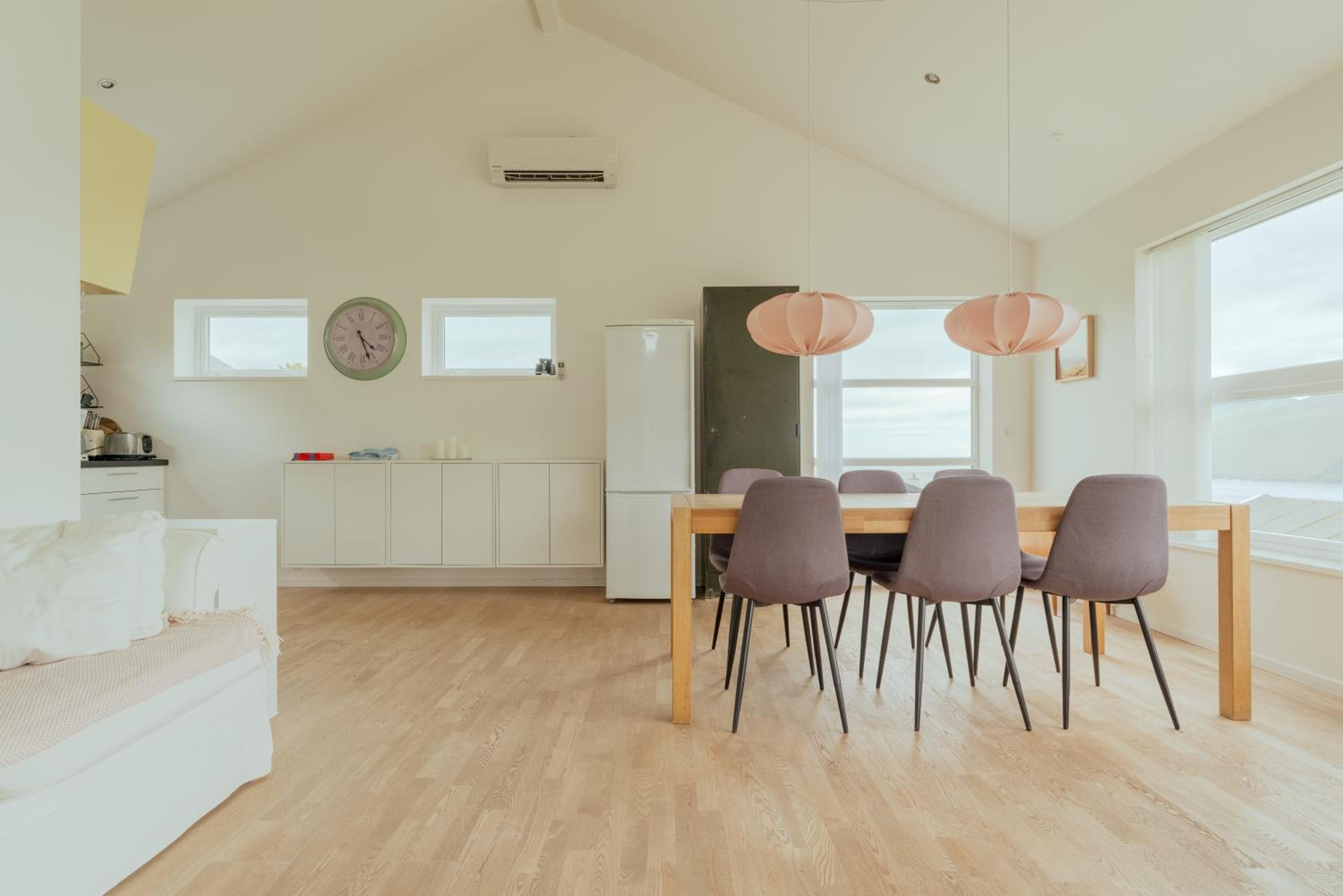 Peaceful Panoramic Retreat in Leynar