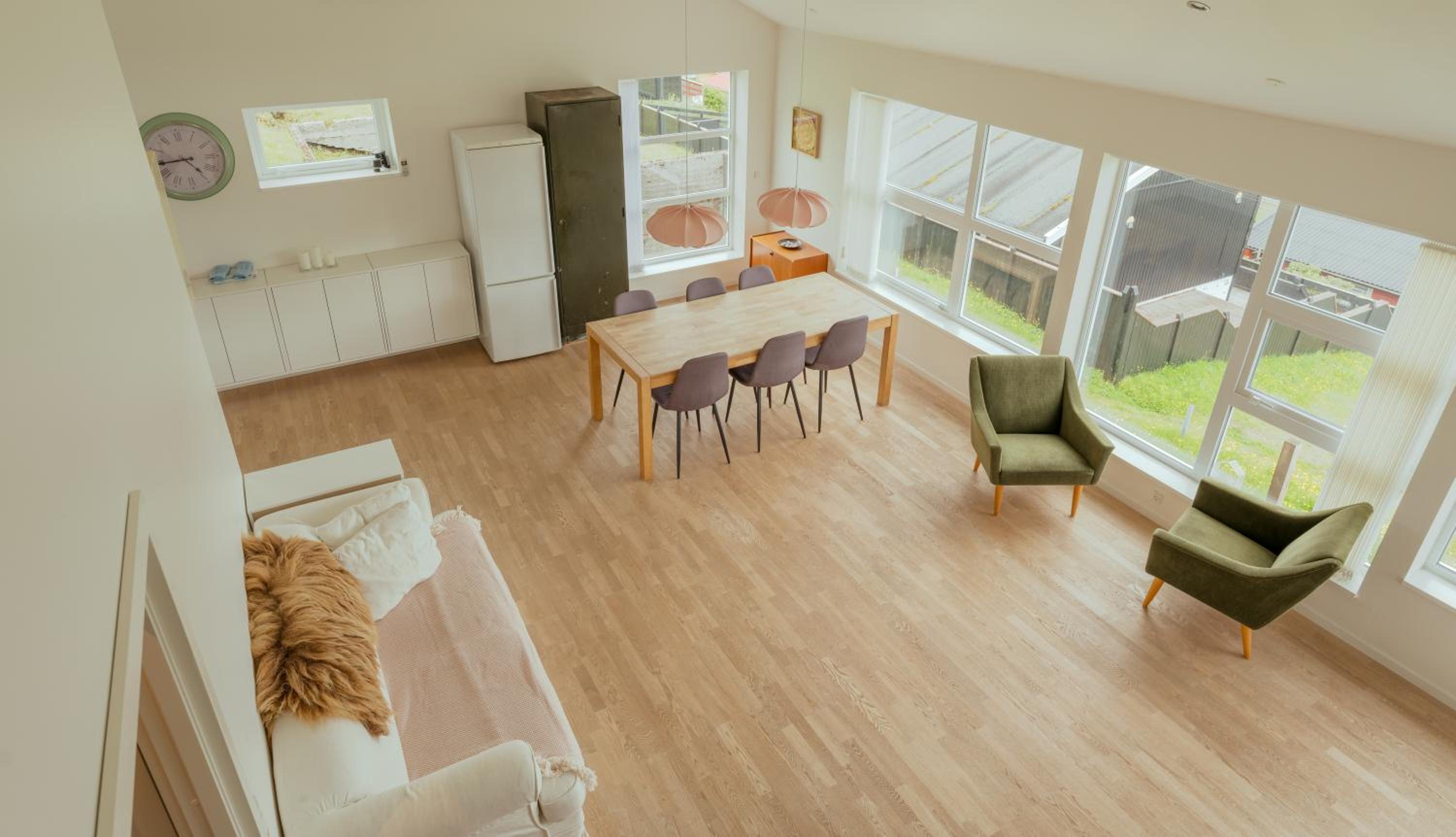 Peaceful Panoramic Retreat in Leynar