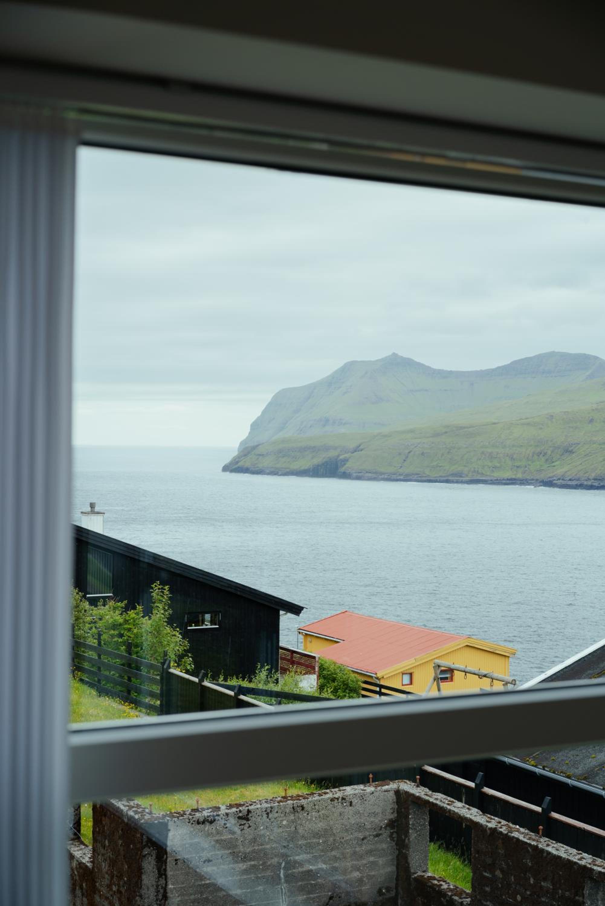 Peaceful Panoramic Retreat in Leynar